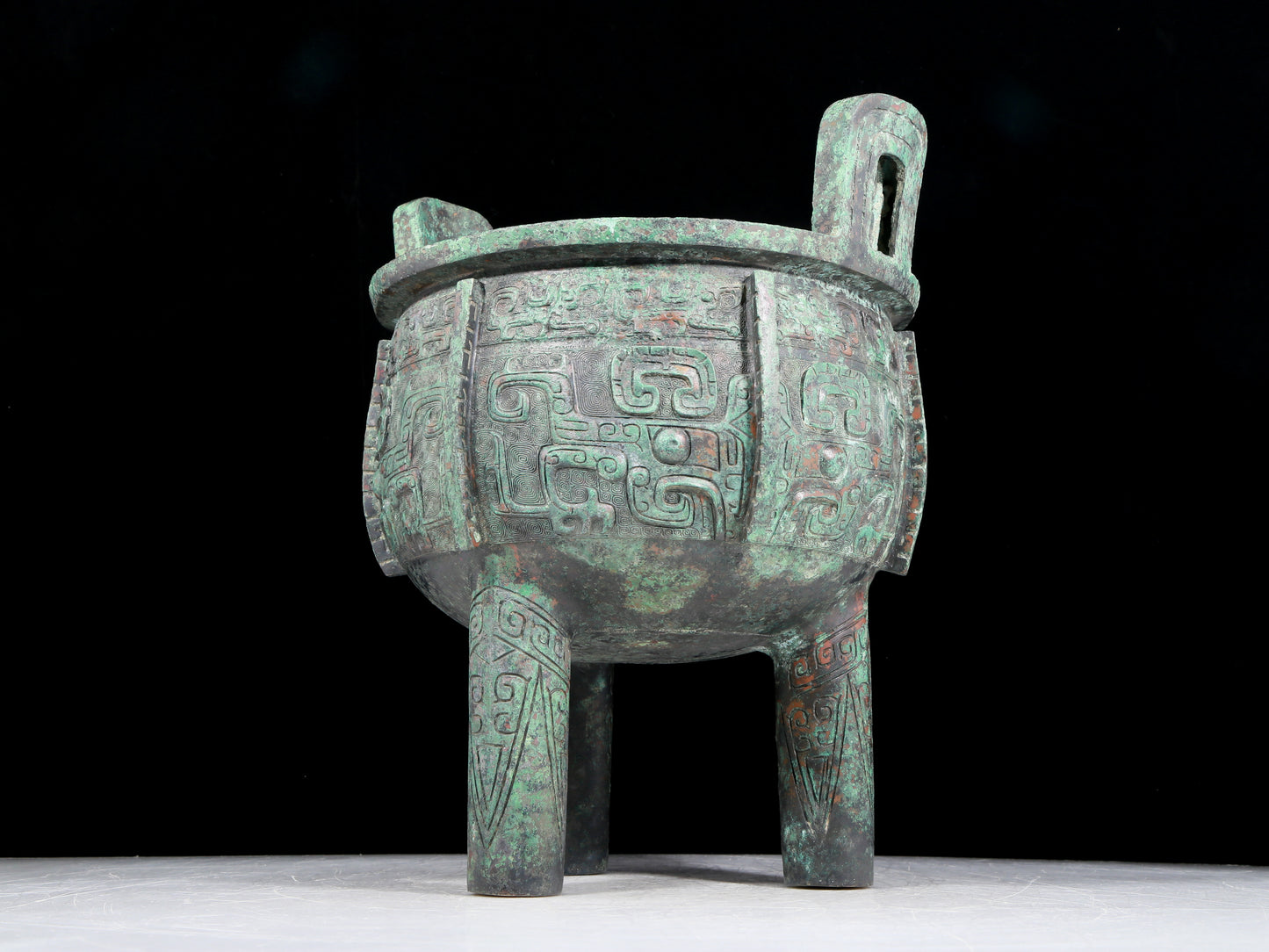 A precious bronze animal mask with two ears and three sets of censers