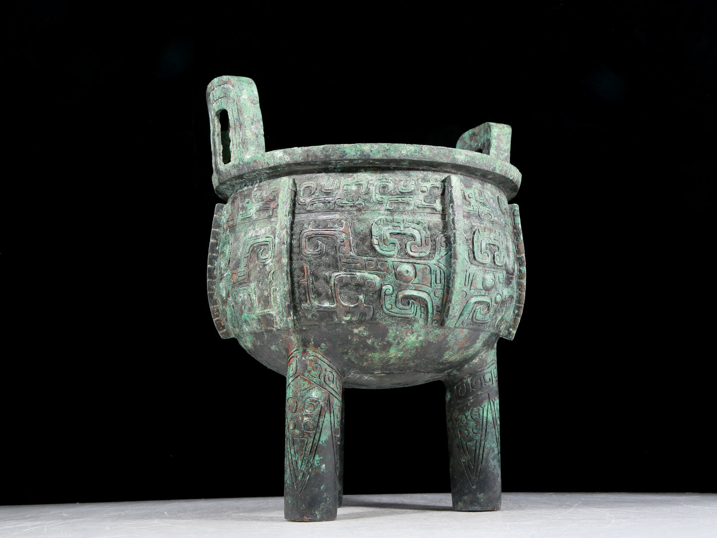 A precious bronze animal mask with two ears and three sets of censers