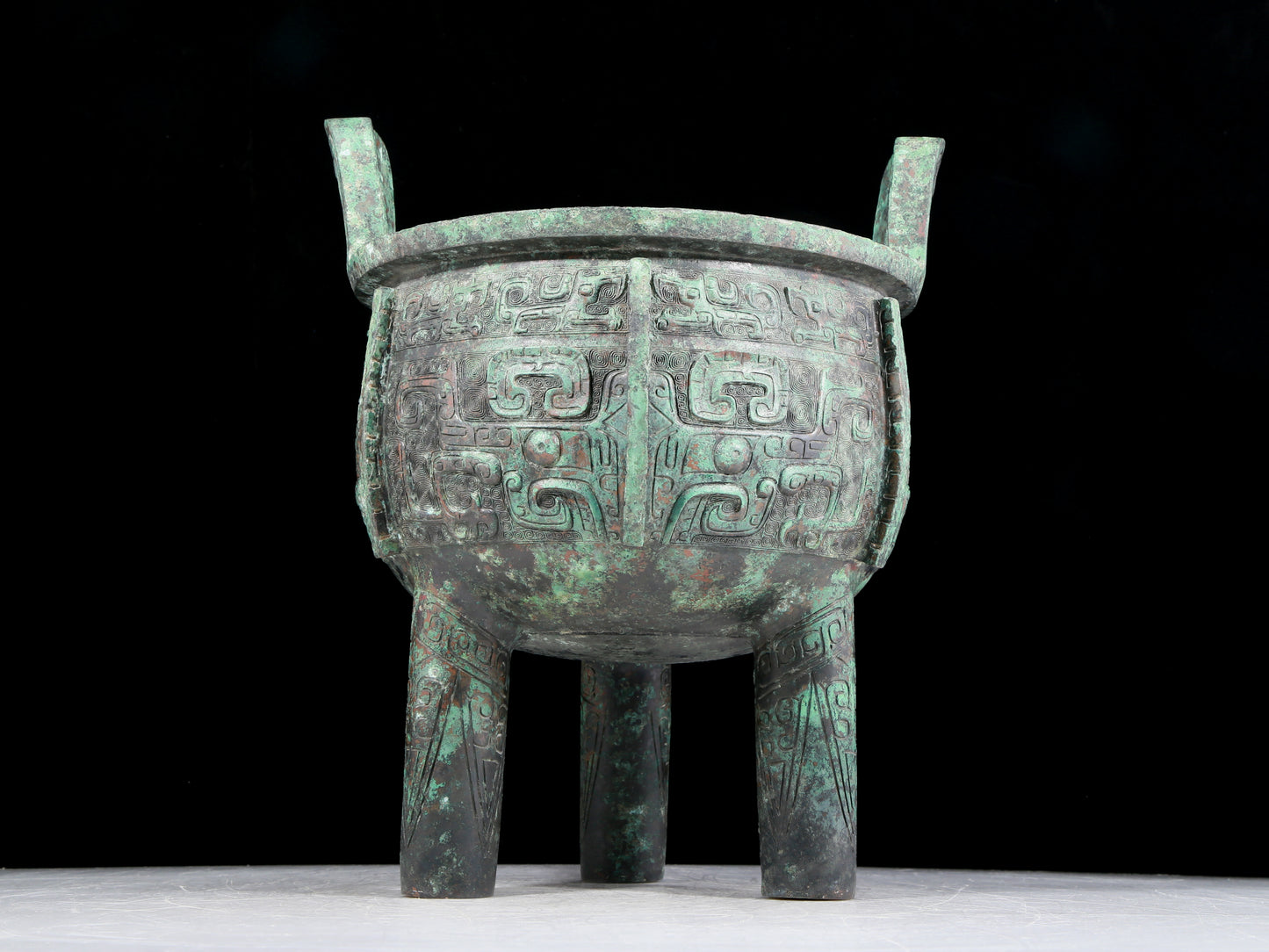 A precious bronze animal mask with two ears and three sets of censers