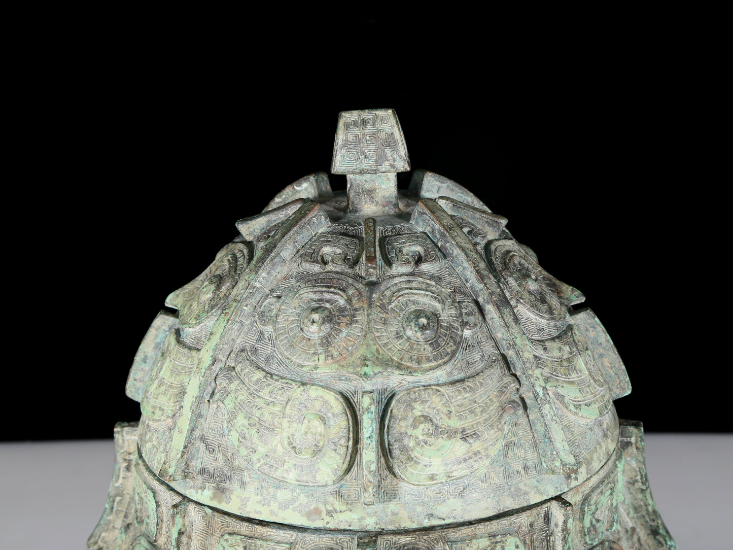 A precious bronze auspicious animal pattern jar with lid