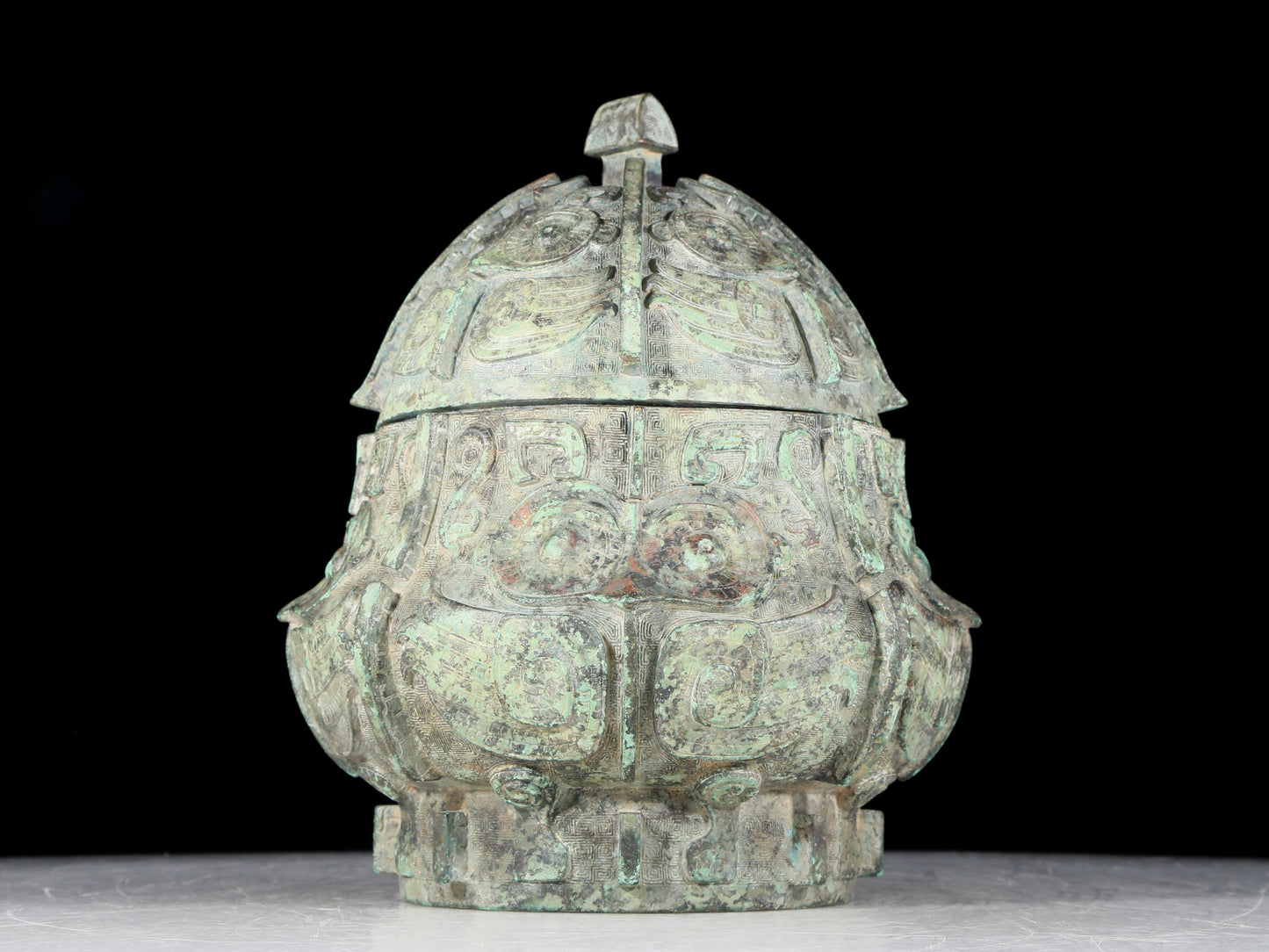 A precious bronze auspicious animal pattern jar with lid