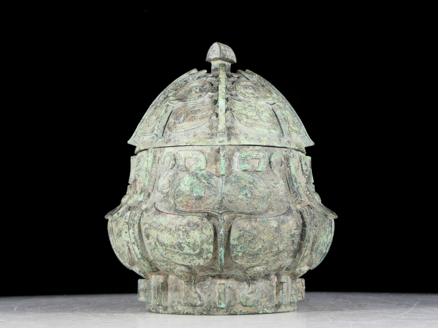 A precious bronze auspicious animal pattern jar with lid