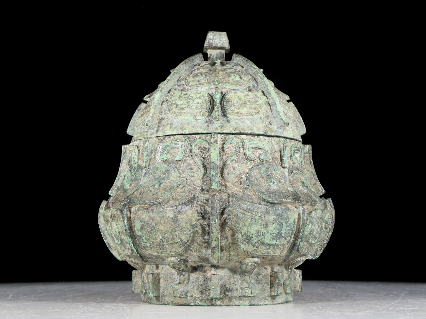 A precious bronze auspicious animal pattern jar with lid