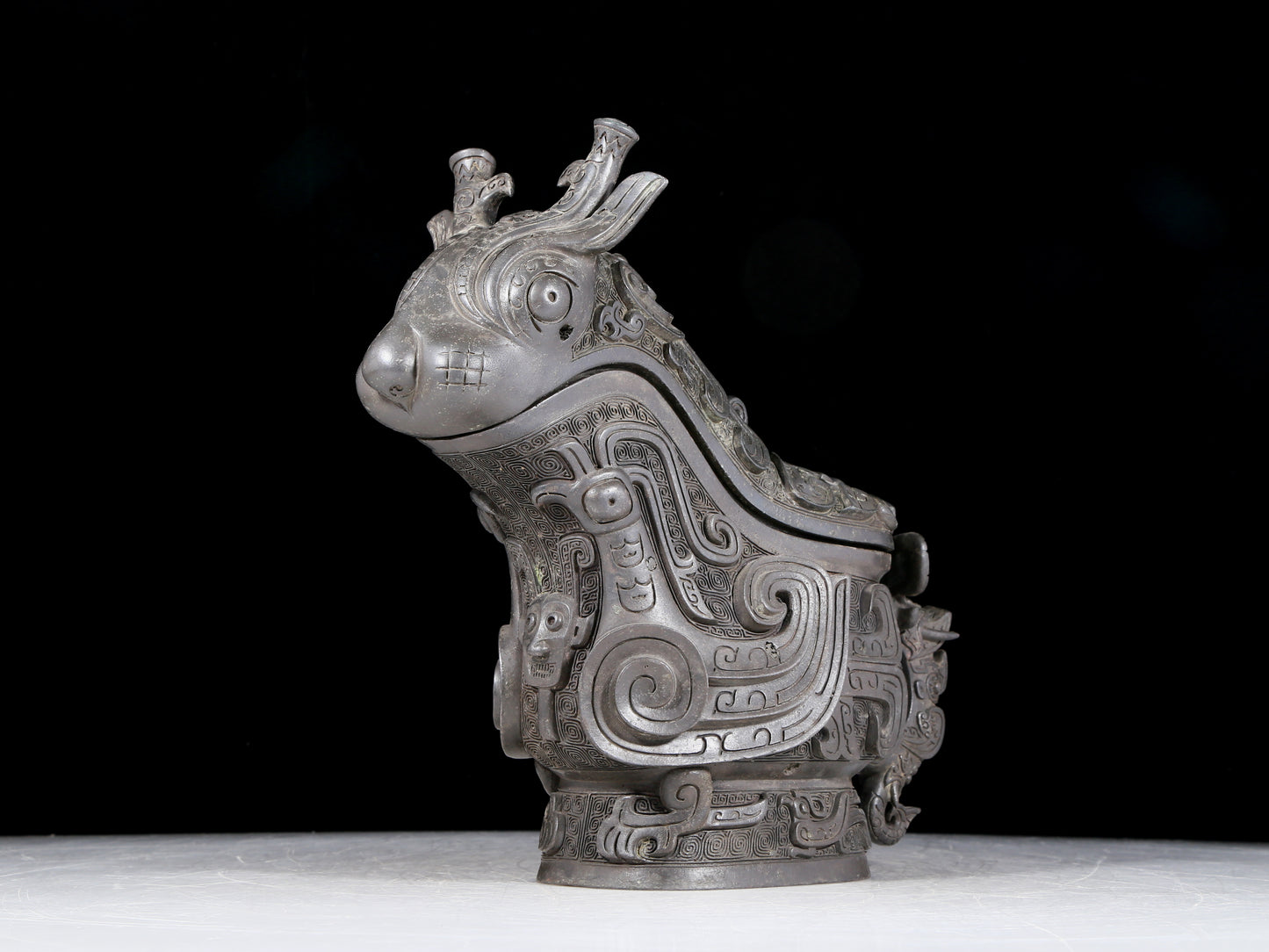 A precious bronze ewer with auspicious animal patterns