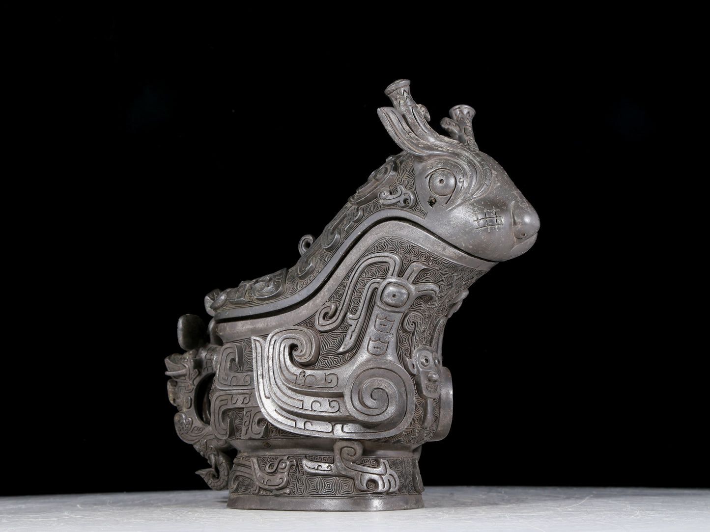 A precious bronze ewer with auspicious animal patterns