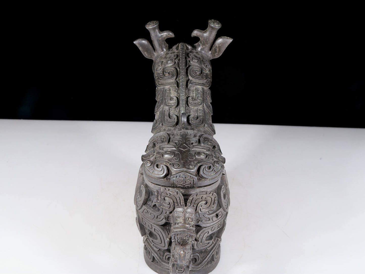 A precious bronze ewer with auspicious animal patterns