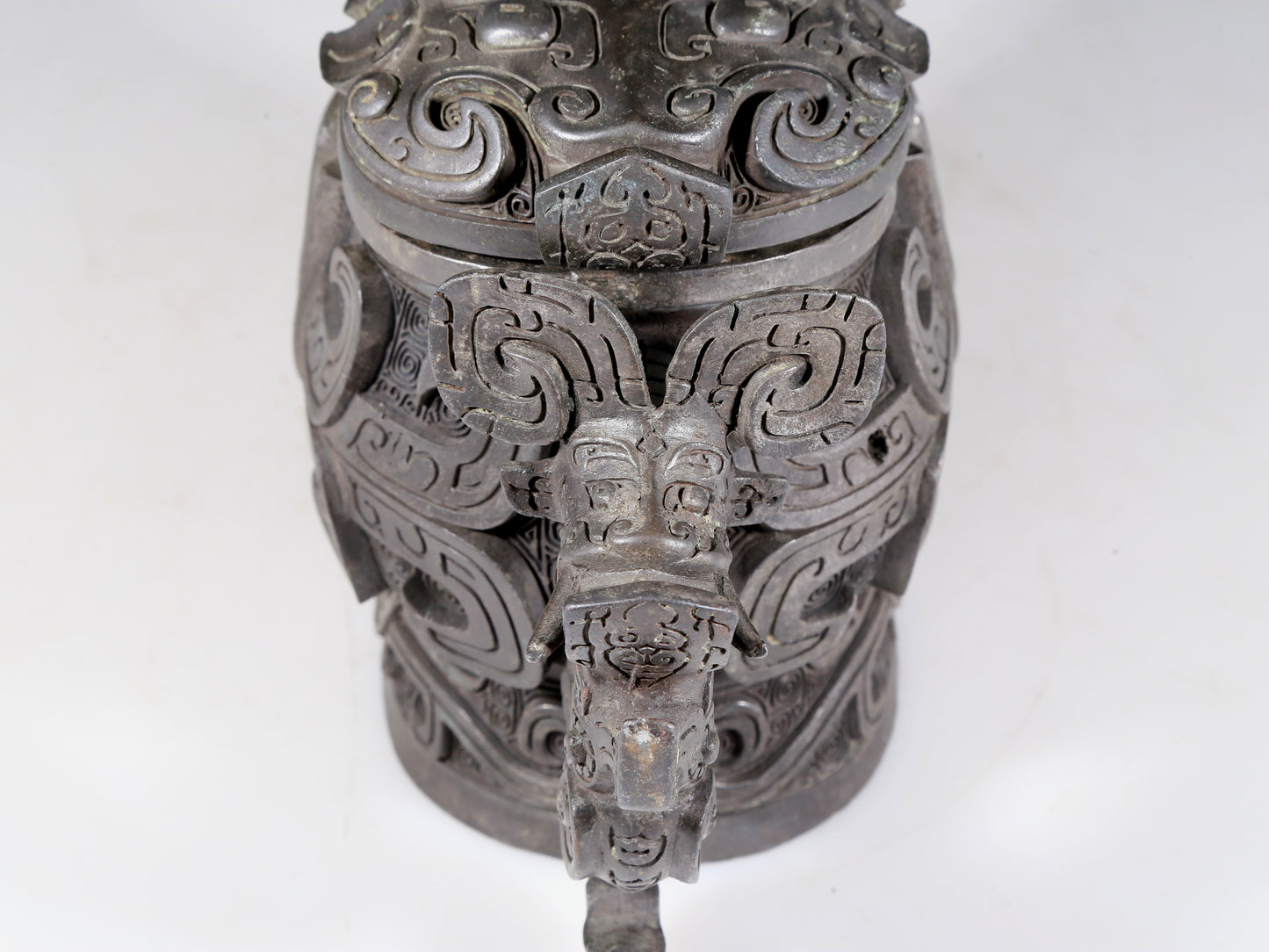 A precious bronze ewer with auspicious animal patterns