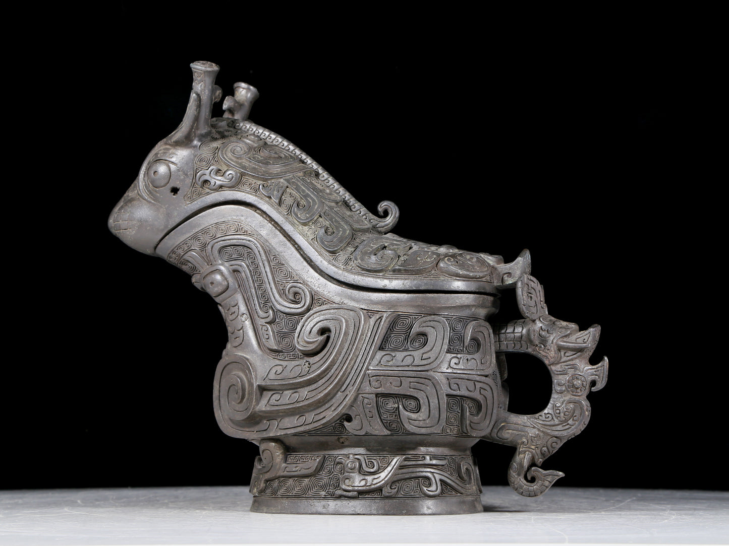 A precious bronze ewer with auspicious animal patterns