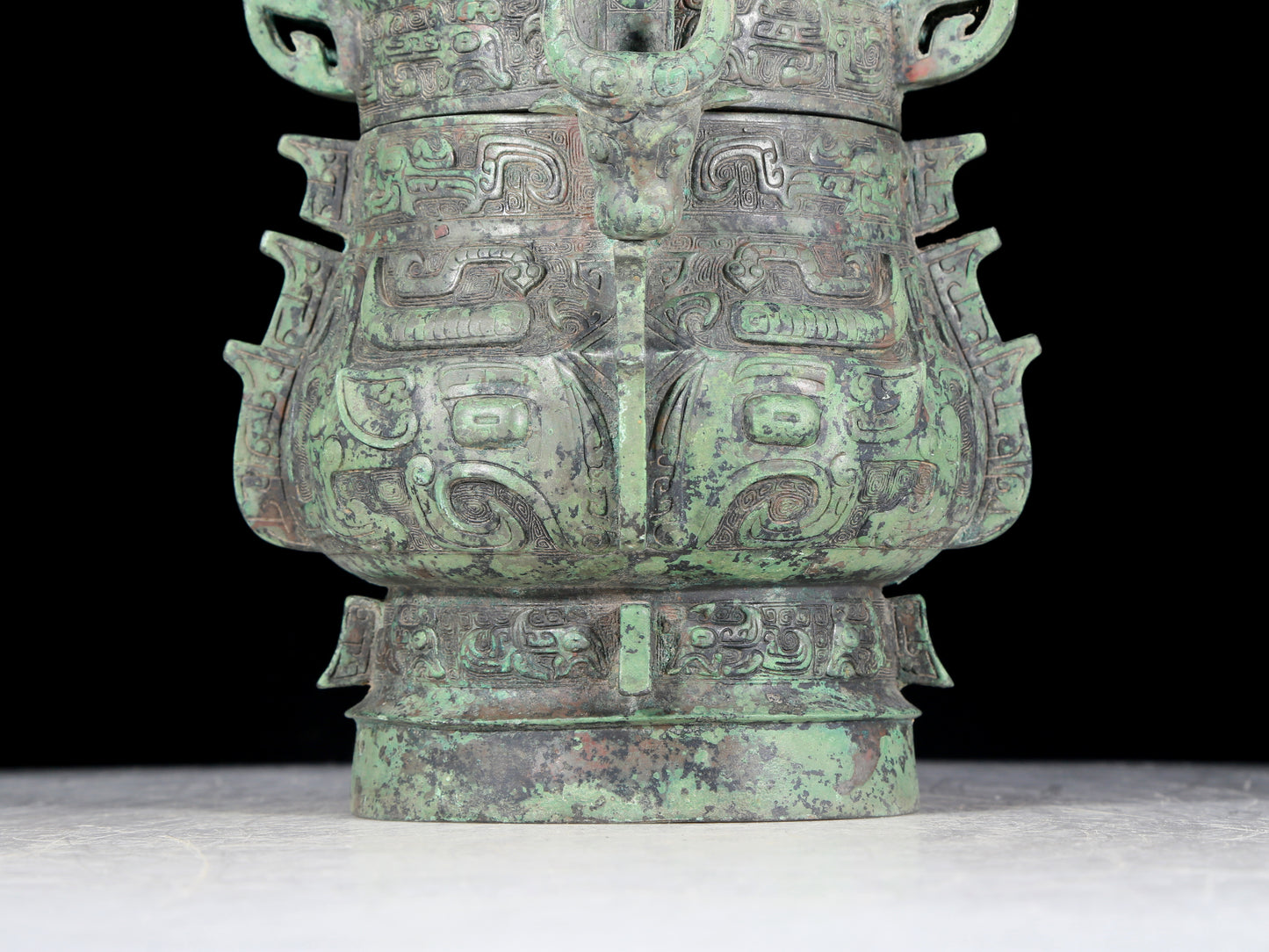 A precious bronze animal-faced pot