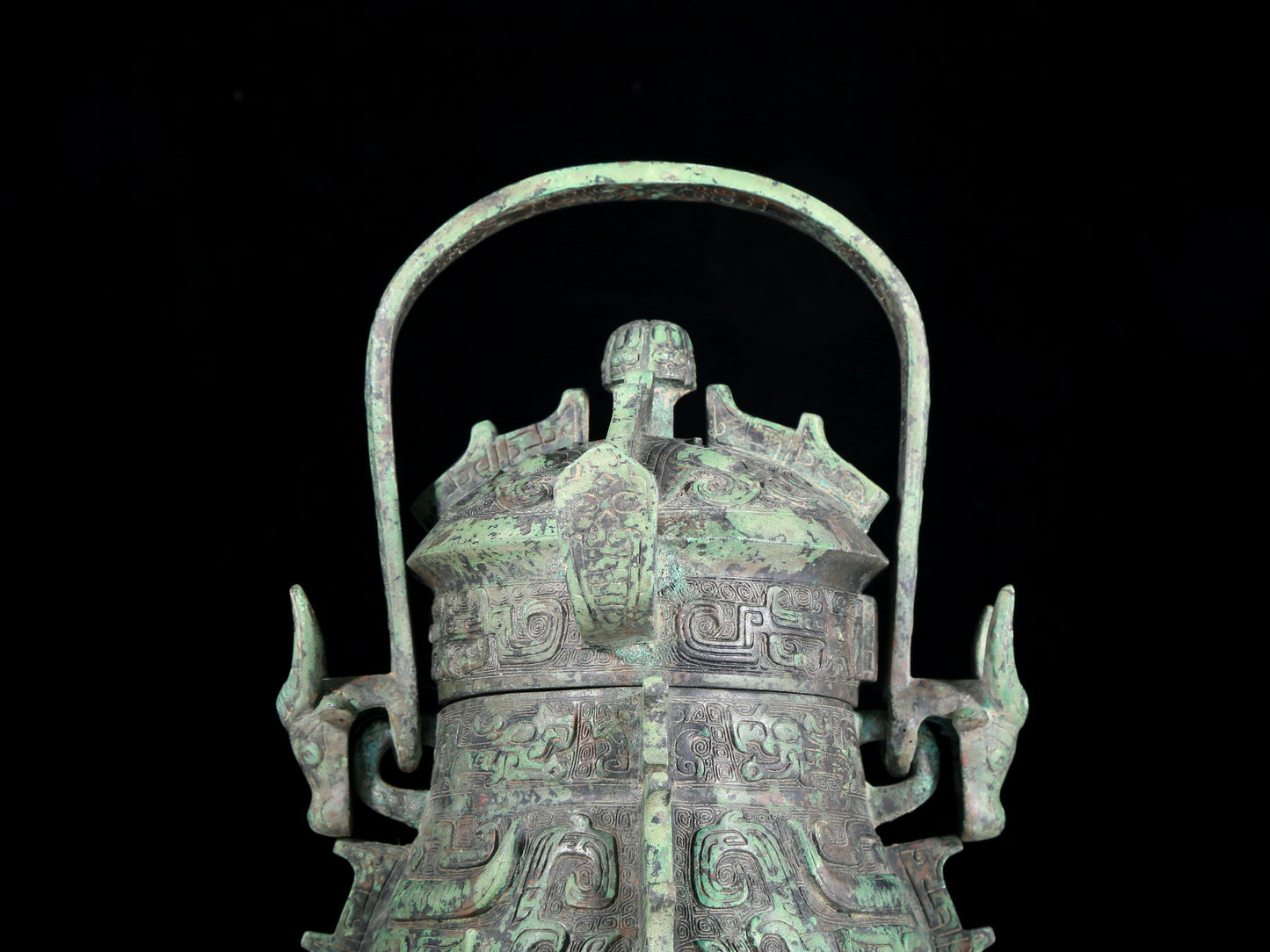 A precious bronze animal-faced pot