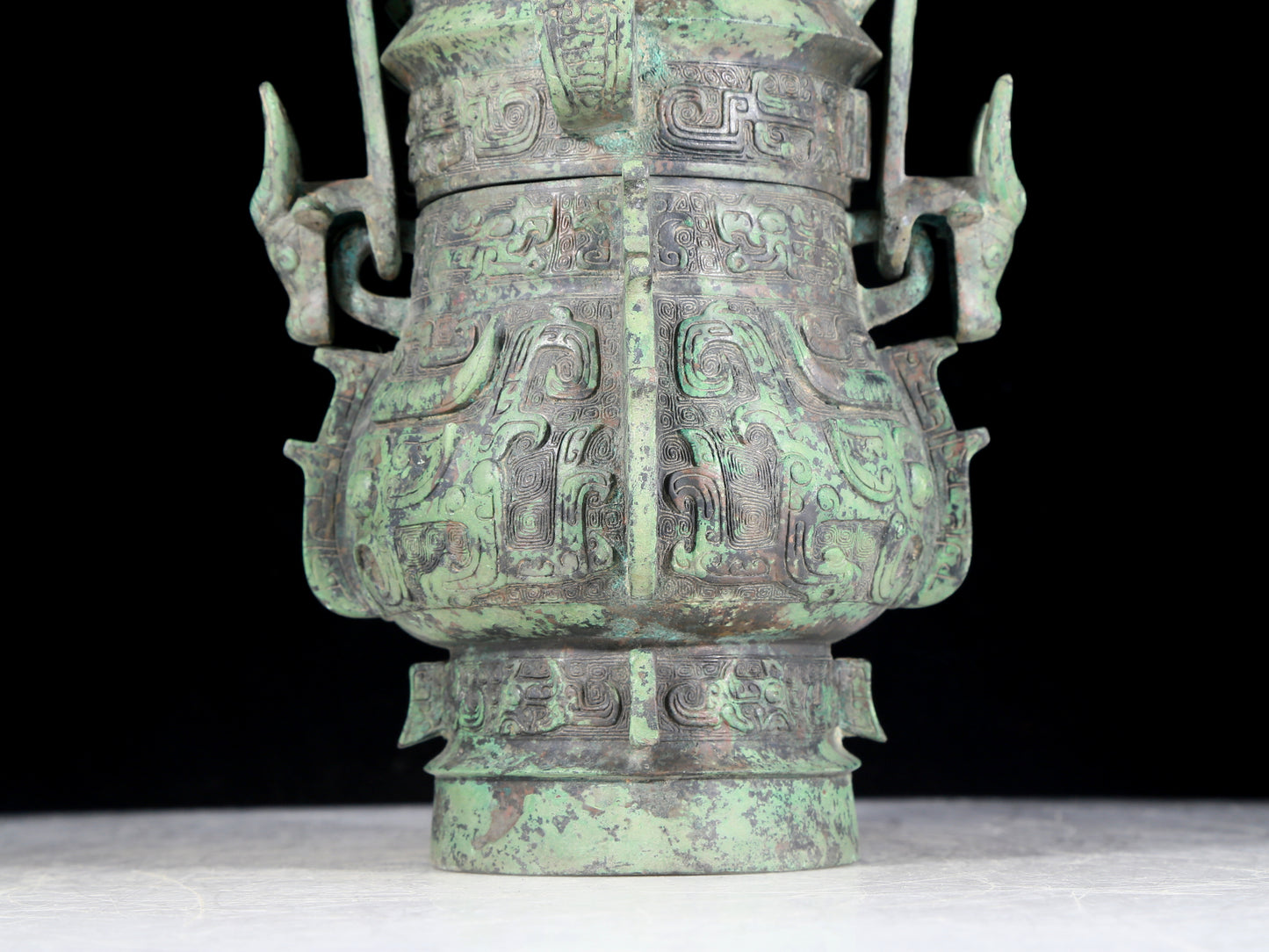 A precious bronze animal-faced pot