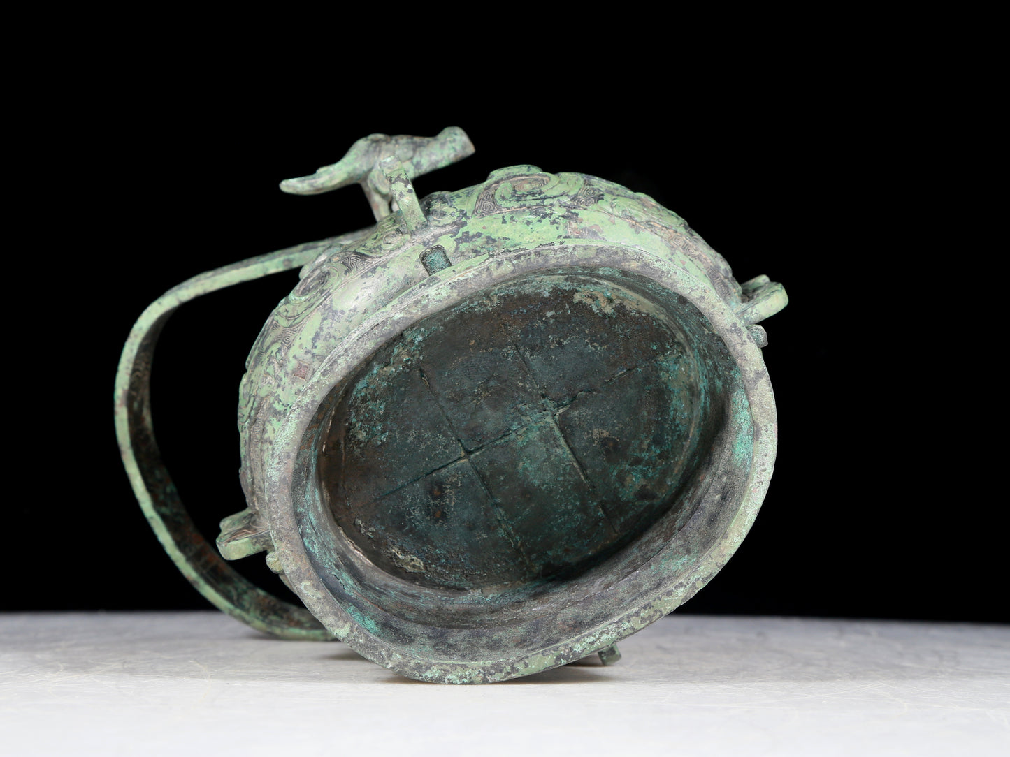 A precious bronze animal-faced pot