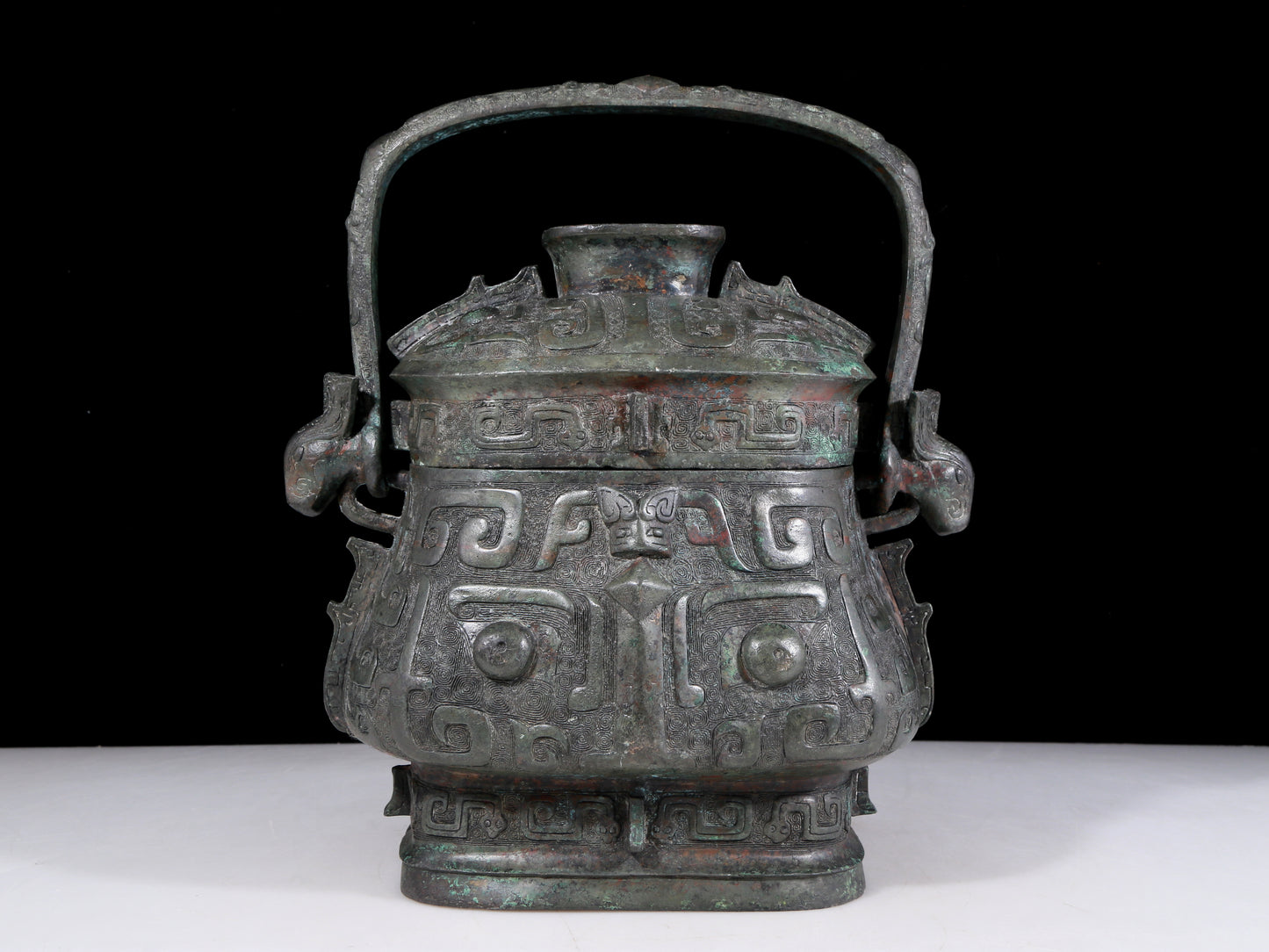 A precious bronze animal-faced pot