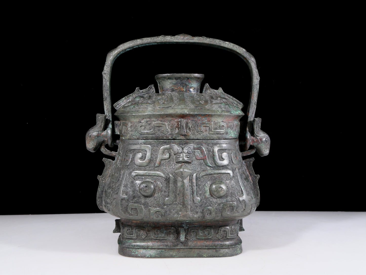 A precious bronze animal-faced pot