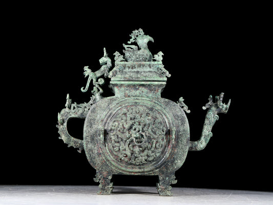 A precious bronze ewer with dragon and phoenix patterns