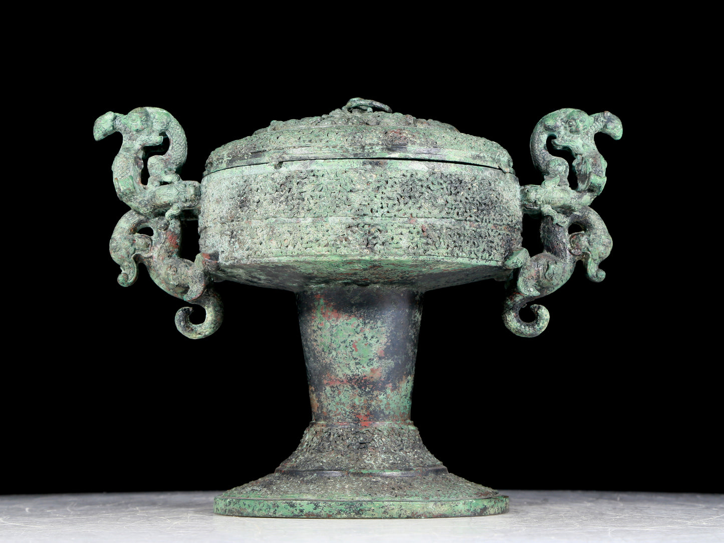 A precious bronze dragon-patterned double-eared stove with lid