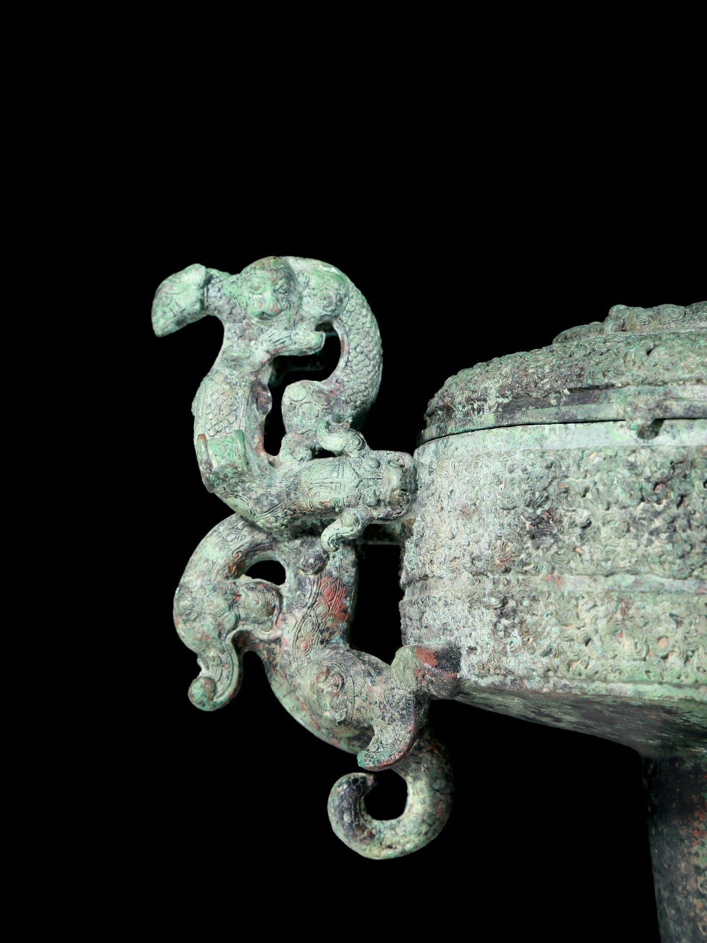 A precious bronze dragon-patterned double-eared stove with lid