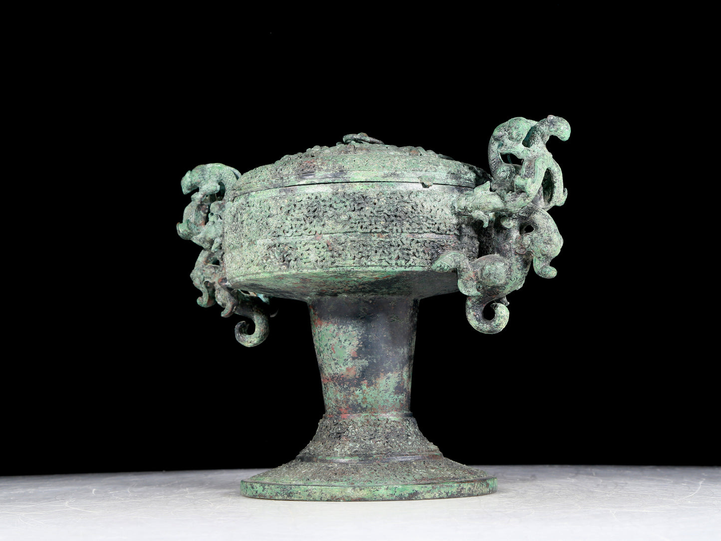 A precious bronze dragon-patterned double-eared stove with lid