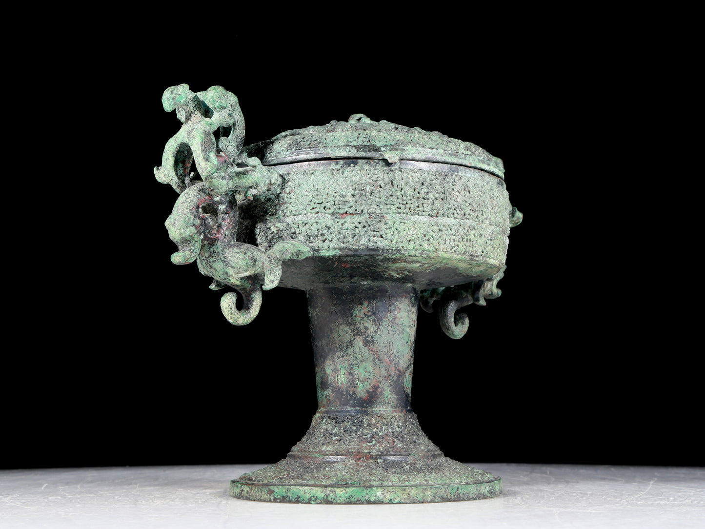 A precious bronze dragon-patterned double-eared stove with lid