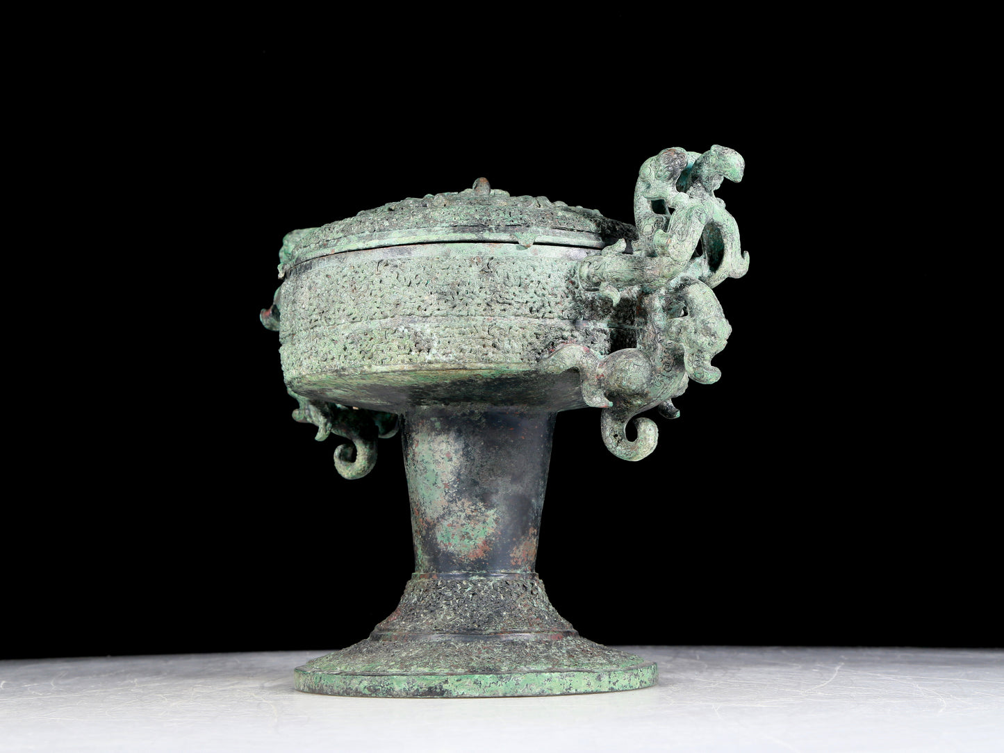 A precious bronze dragon-patterned double-eared stove with lid