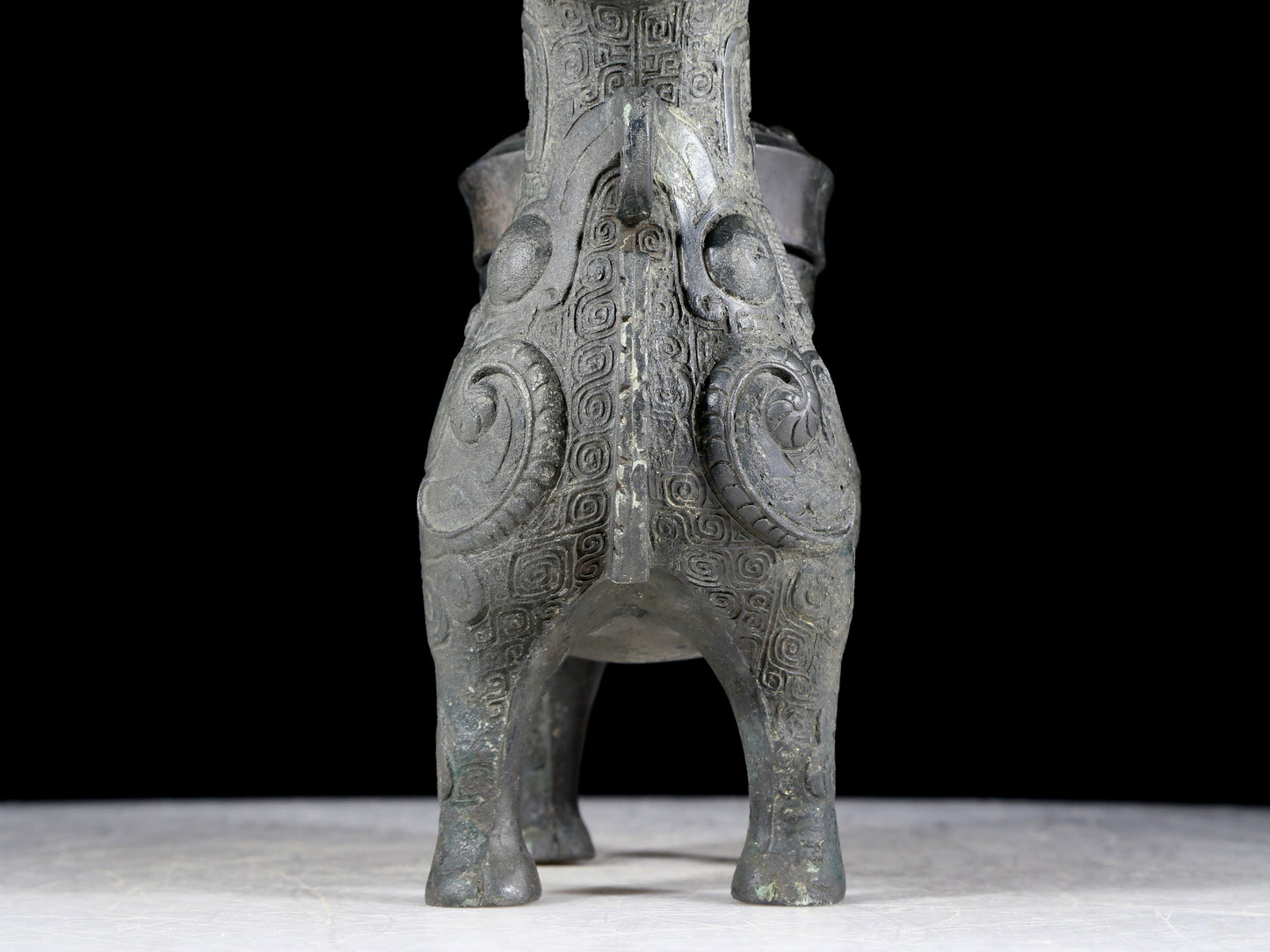 A precious bronze jar with auspicious animal patterns