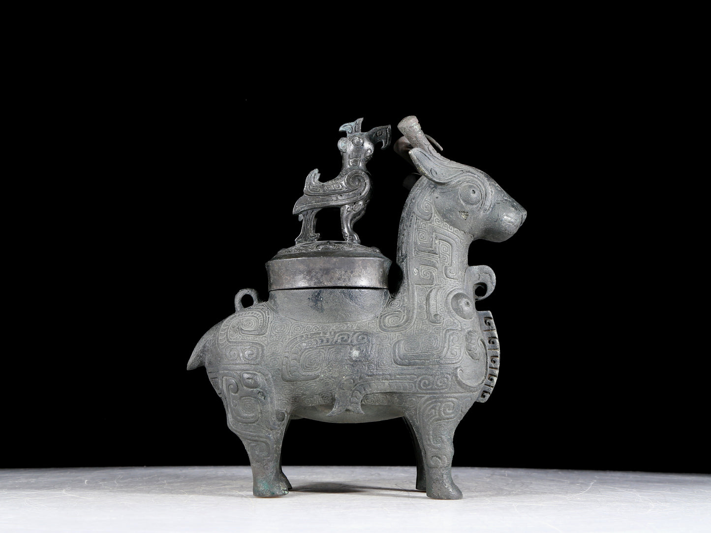 A precious bronze jar with auspicious animal patterns