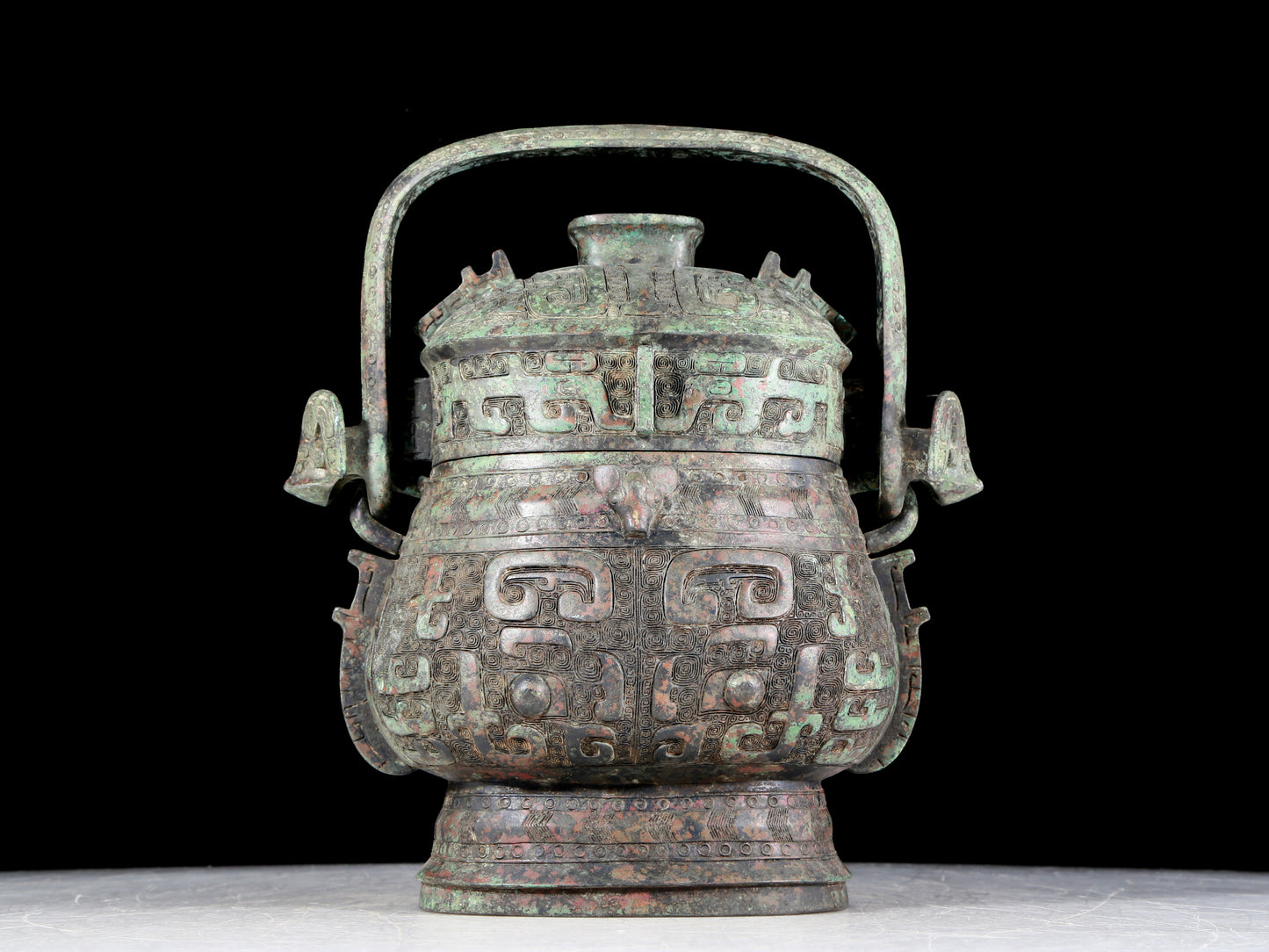 A precious bronze animal-faced pot