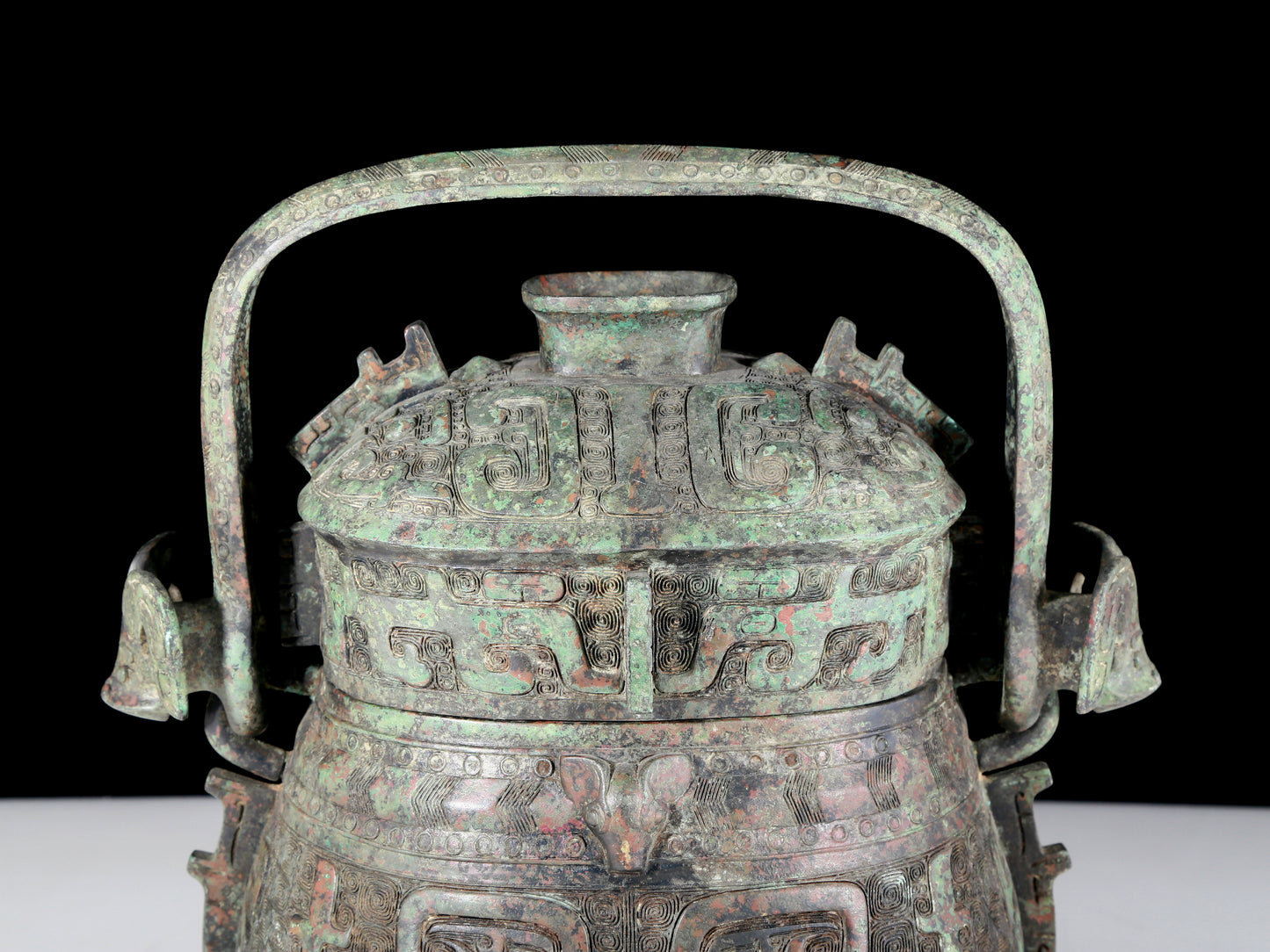 A precious bronze animal-faced pot