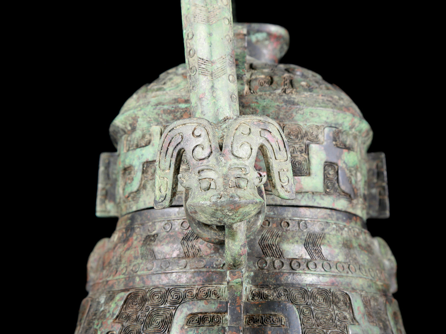 A precious bronze animal-faced pot