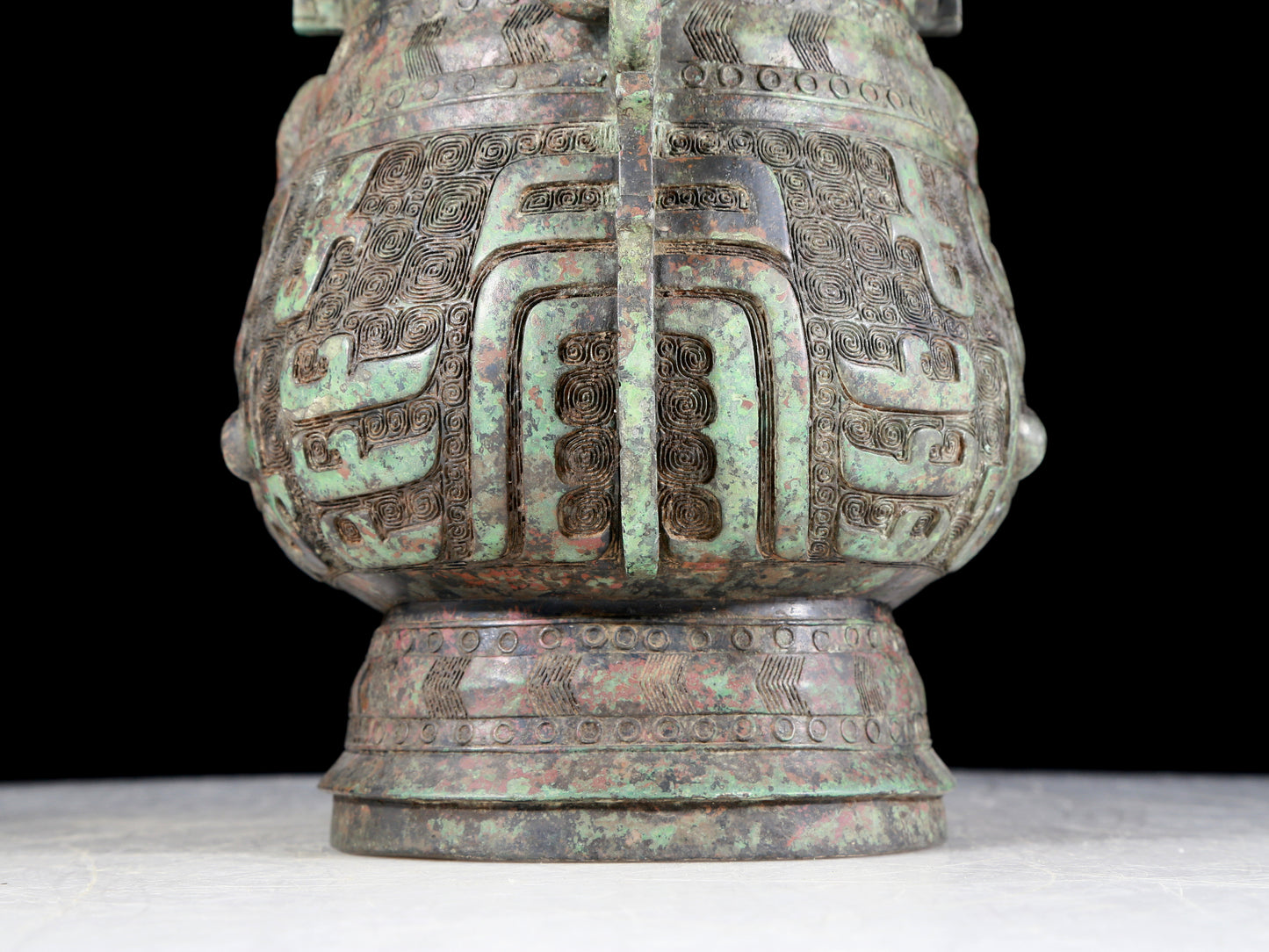 A precious bronze animal-faced pot