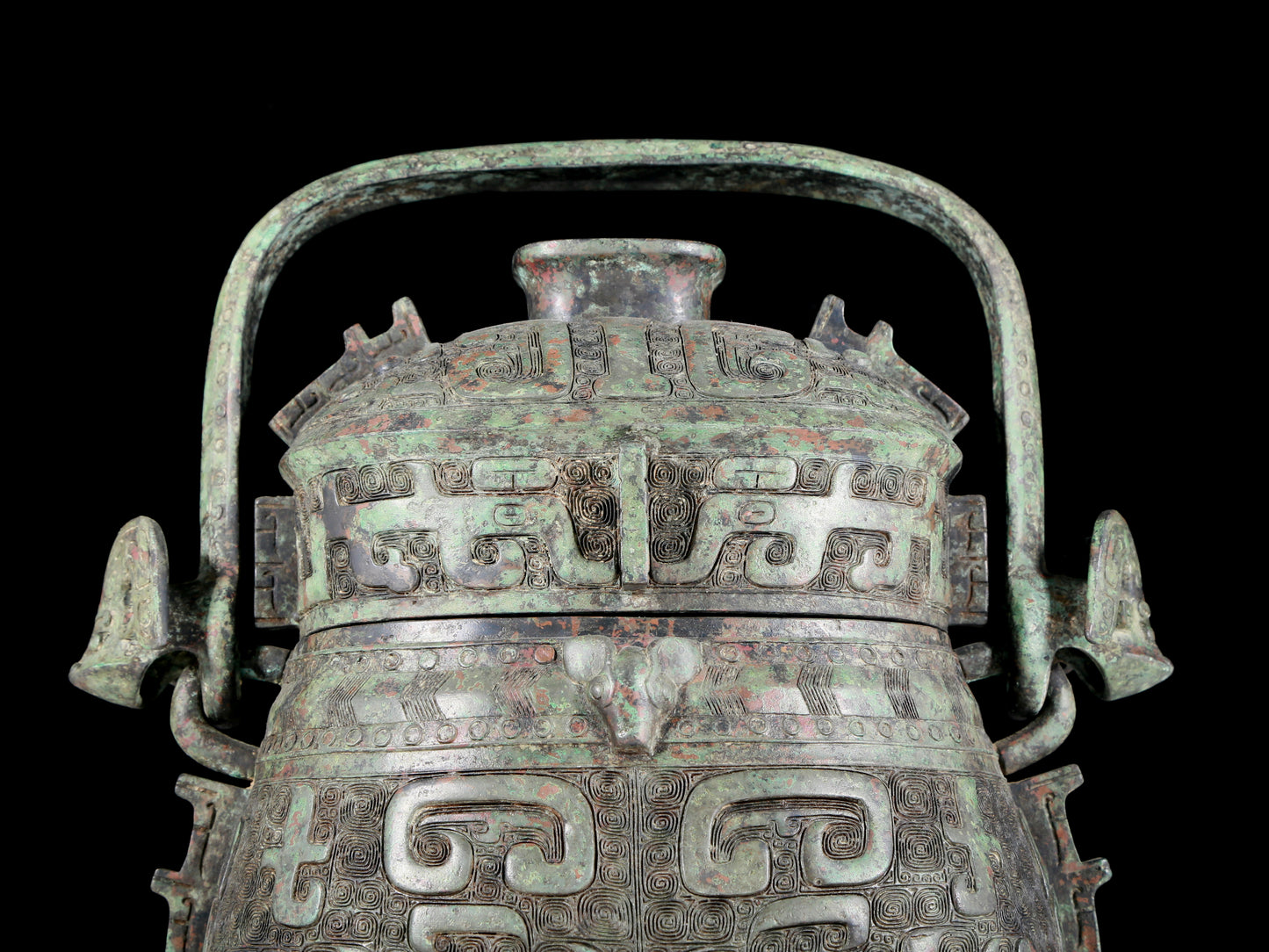 A precious bronze animal-faced pot