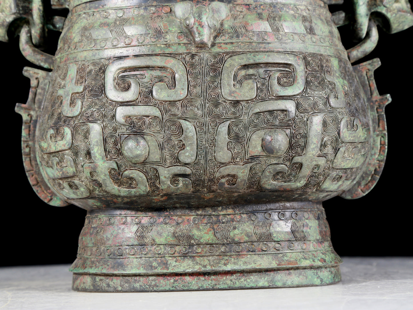 A precious bronze animal-faced pot