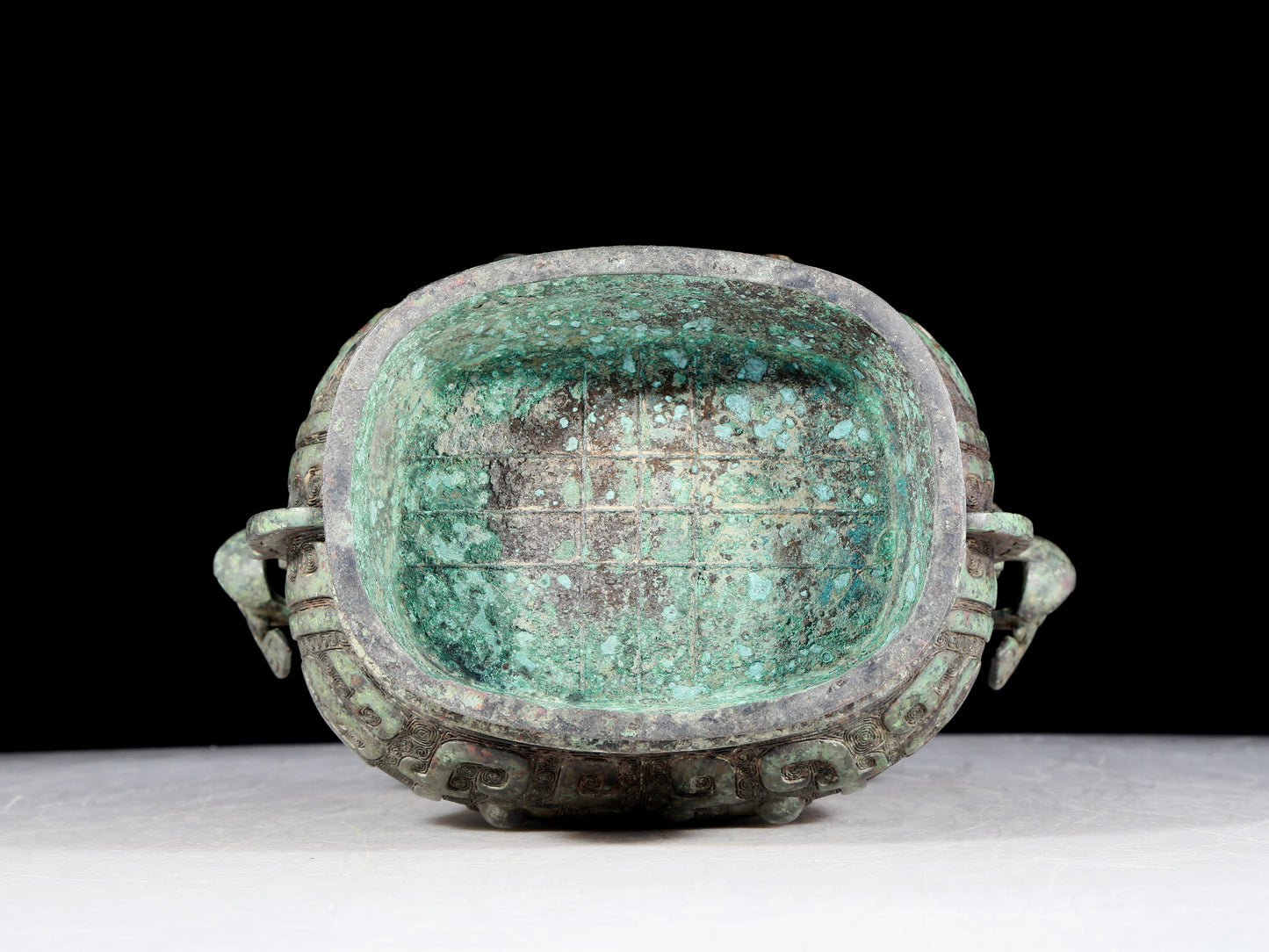 A precious bronze animal-faced pot