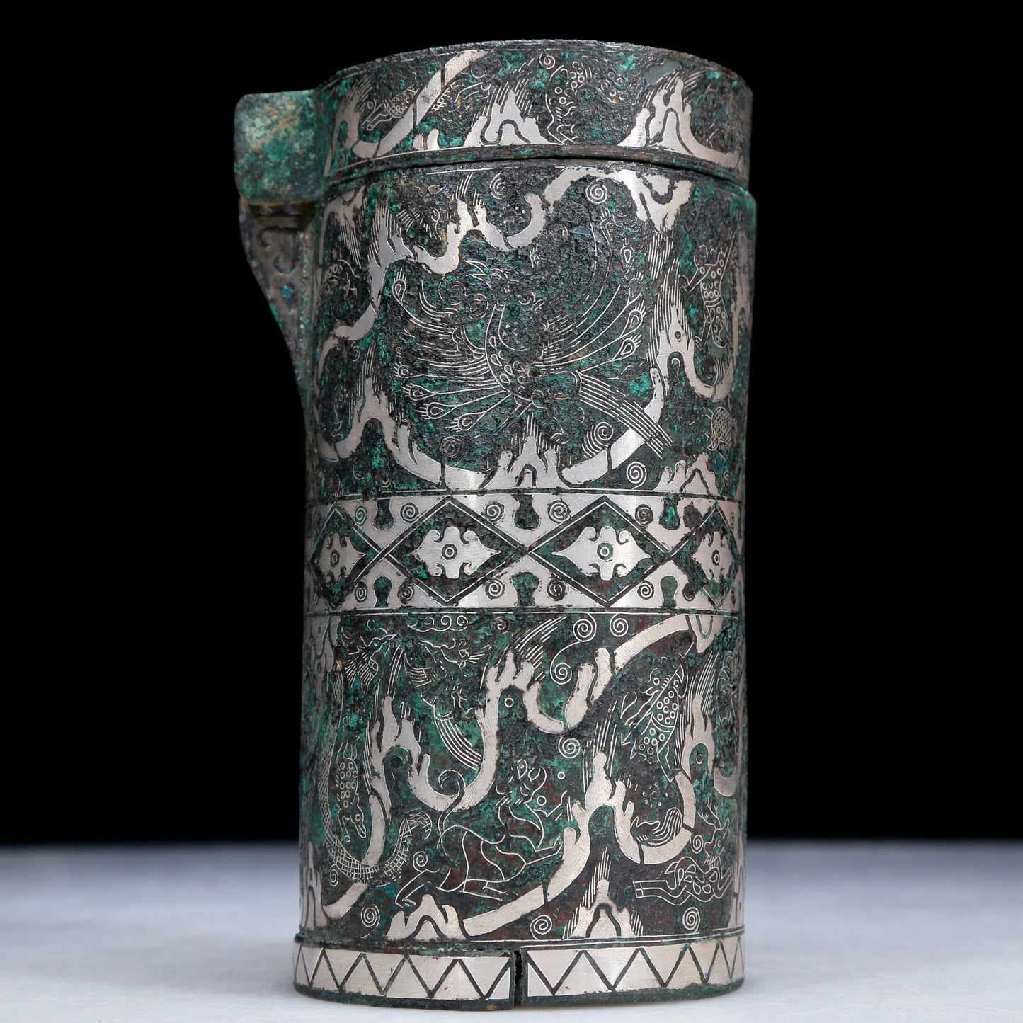 An Archaic Bronze Silver-Inlaid 'Auspicious Beast' Jar