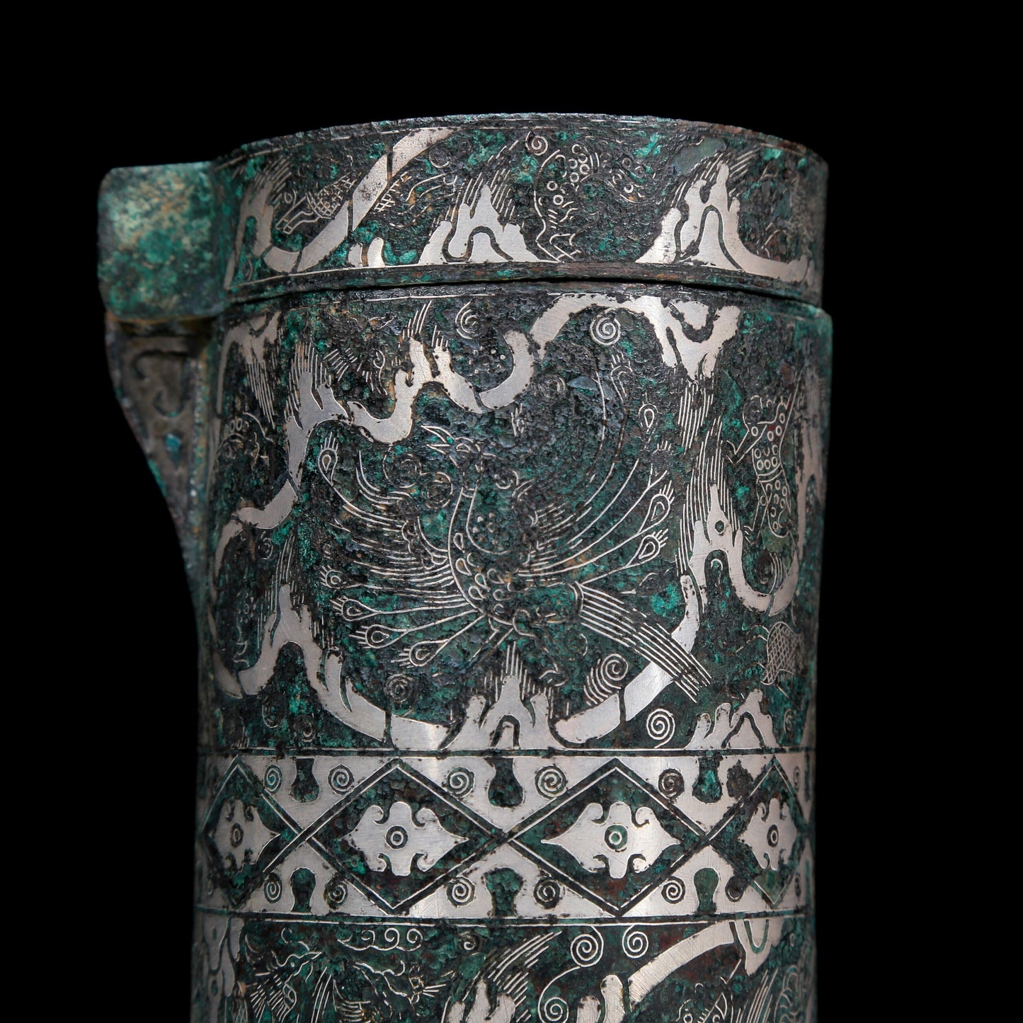 An Archaic Bronze Silver-Inlaid 'Auspicious Beast' Jar
