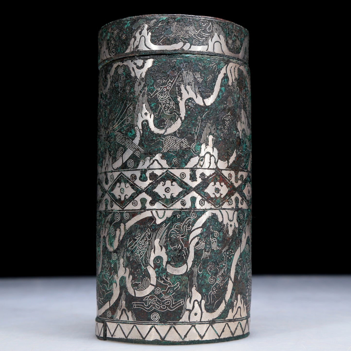 An Archaic Bronze Silver-Inlaid 'Auspicious Beast' Jar