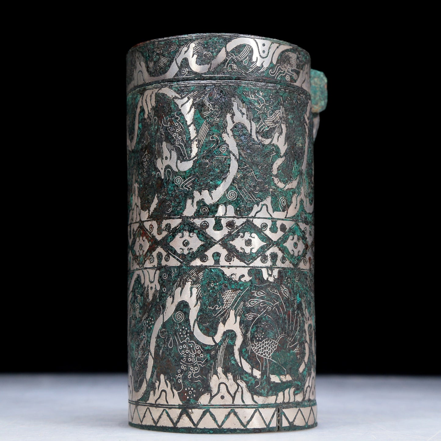 An Archaic Bronze Silver-Inlaid 'Auspicious Beast' Jar