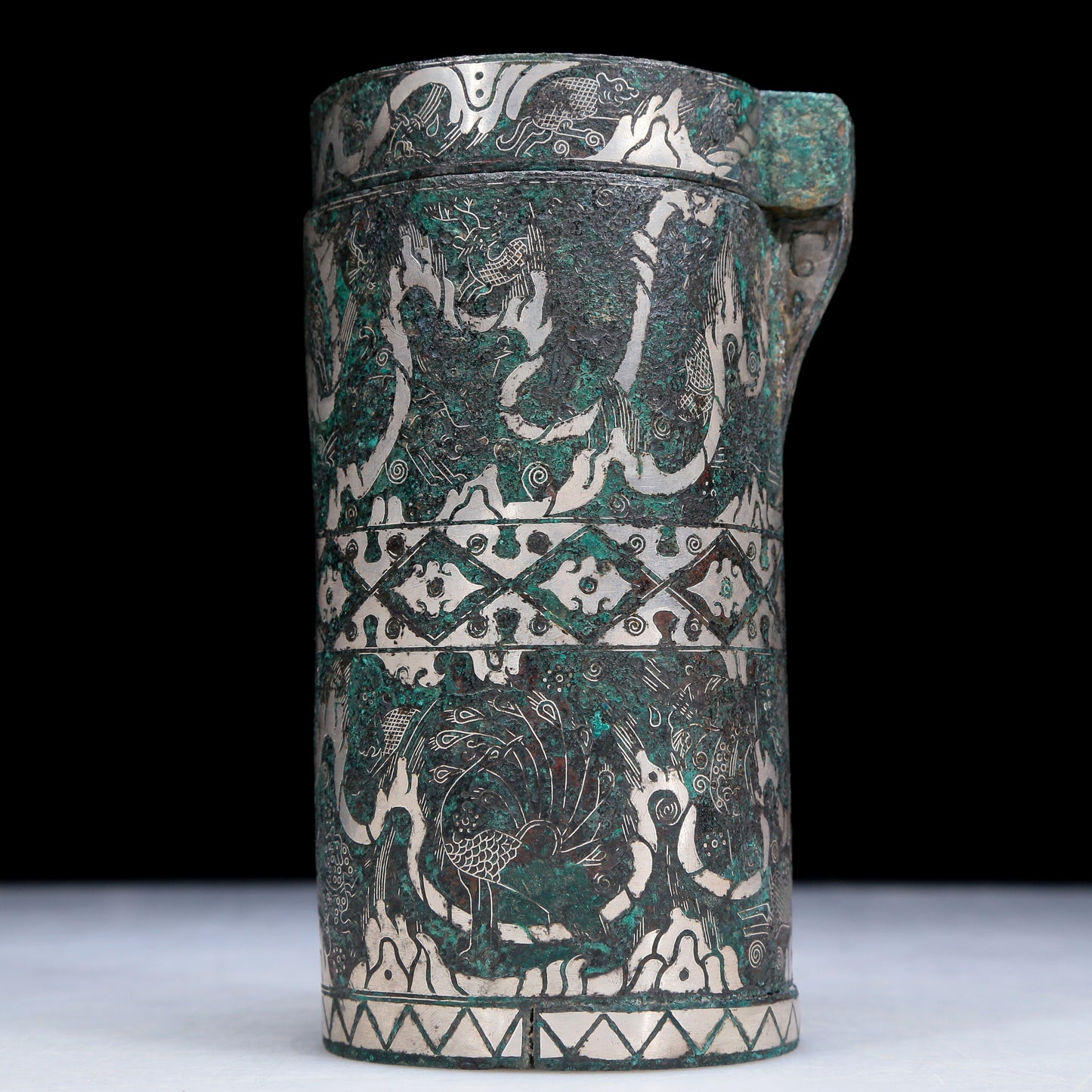 An Archaic Bronze Silver-Inlaid 'Auspicious Beast' Jar