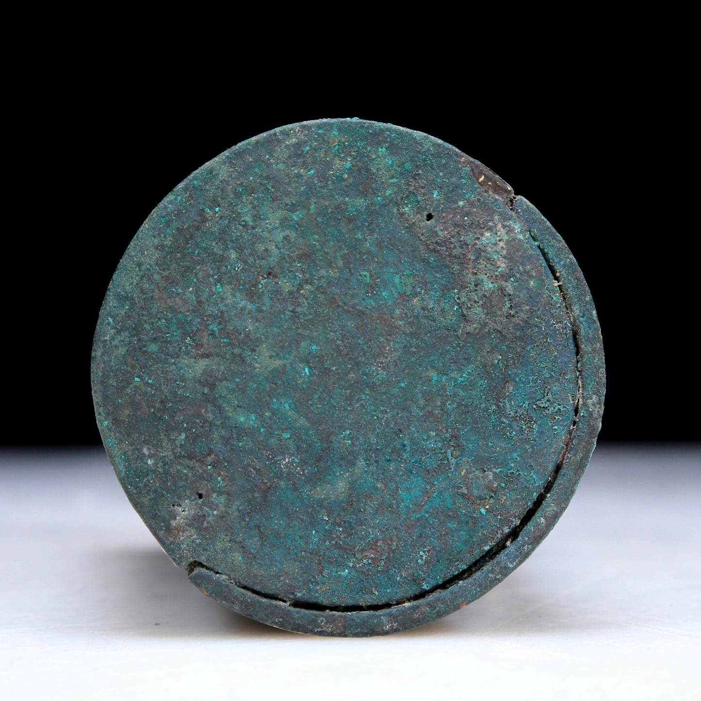 An Archaic Bronze Silver-Inlaid 'Auspicious Beast' Jar