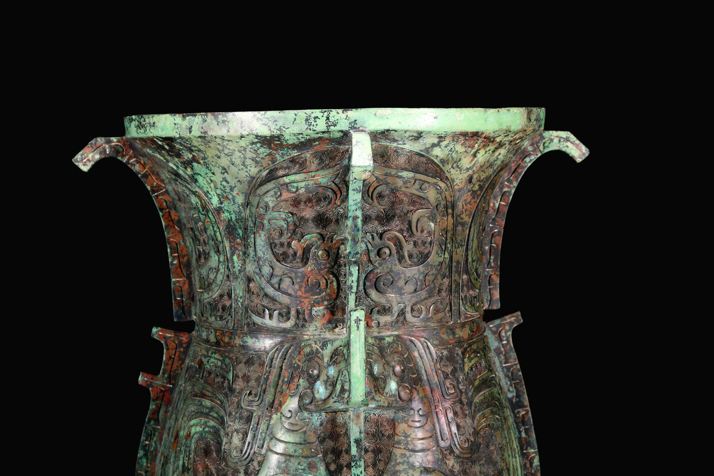 A Huge Archaic Bronze 'Mythical Bird' Vase With Inscriptions