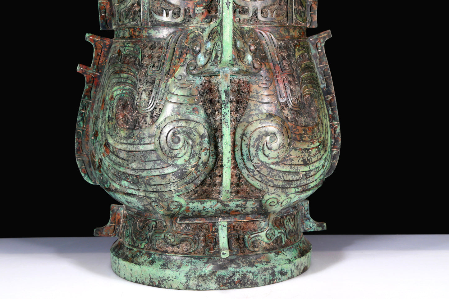 A Huge Archaic Bronze 'Mythical Bird' Vase With Inscriptions