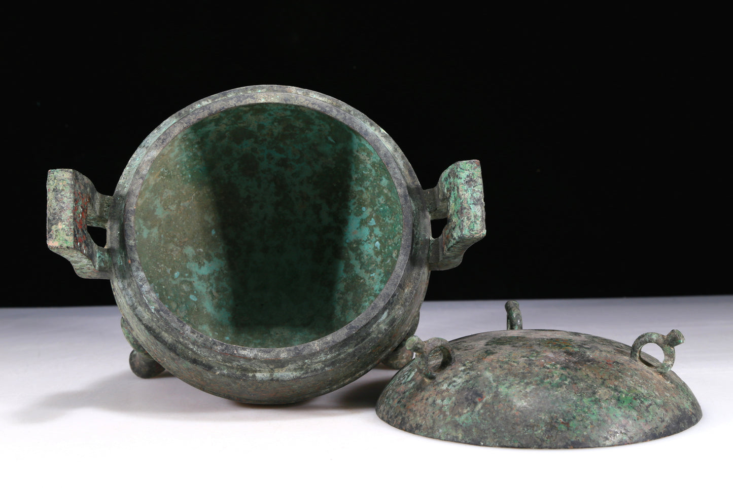 A Wonderful Bronze Tripod Censer And Cover