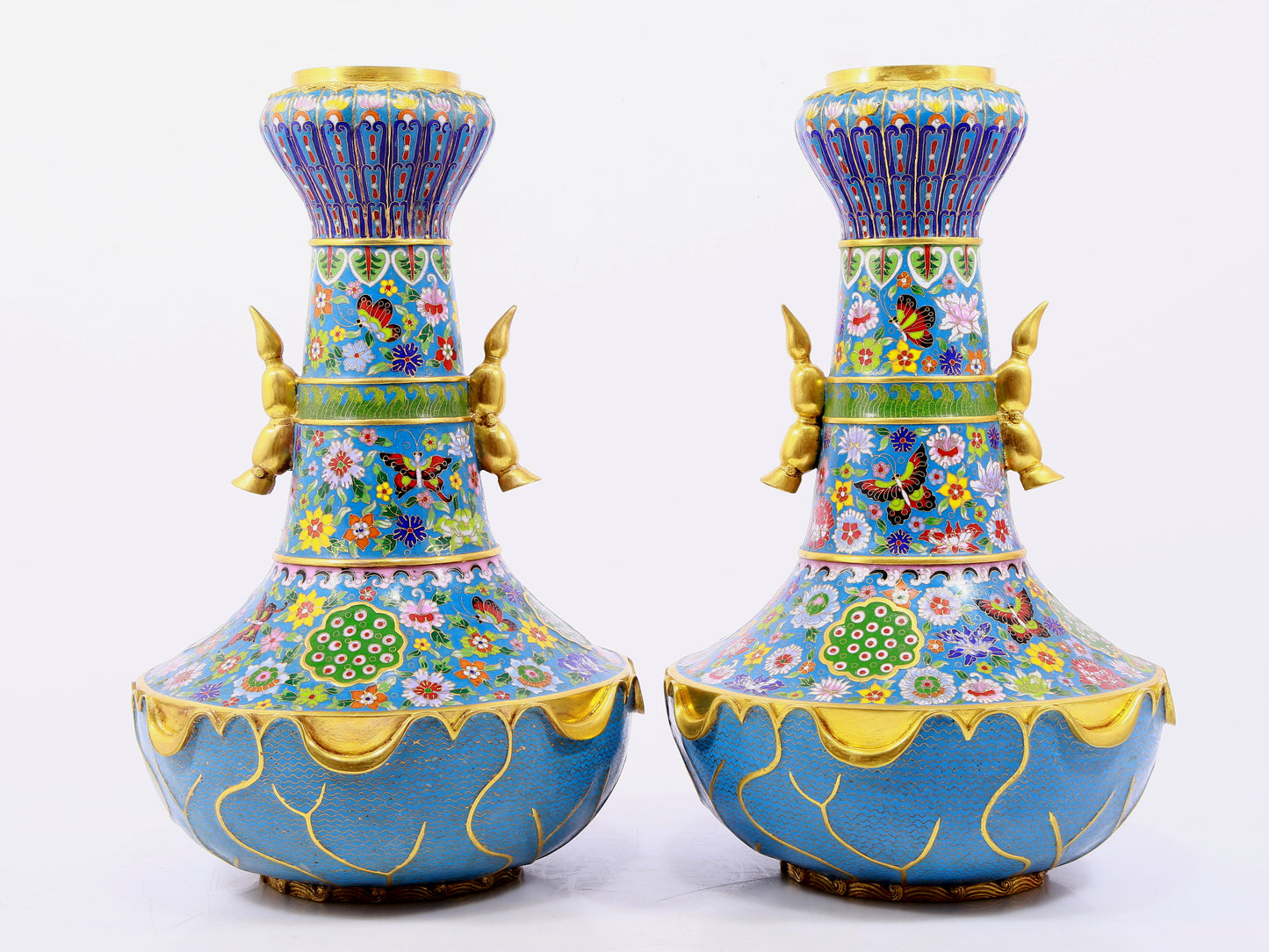 A pair of cloisonné butterfly and flower pattern amphora