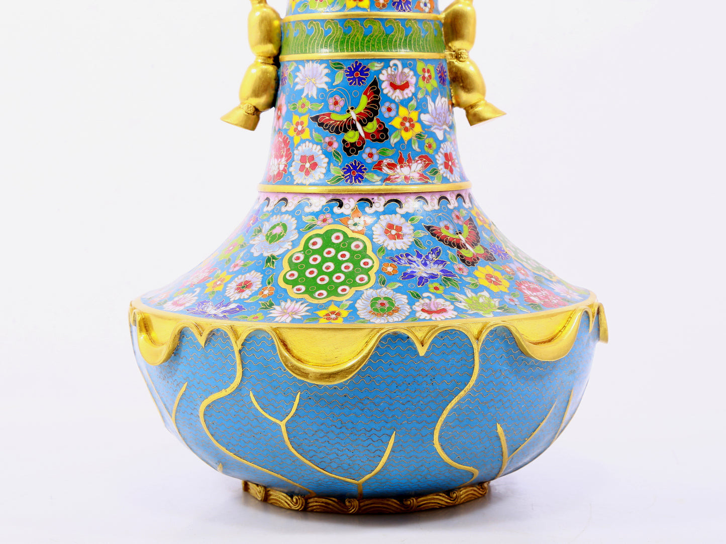 A pair of cloisonné butterfly and flower pattern amphora