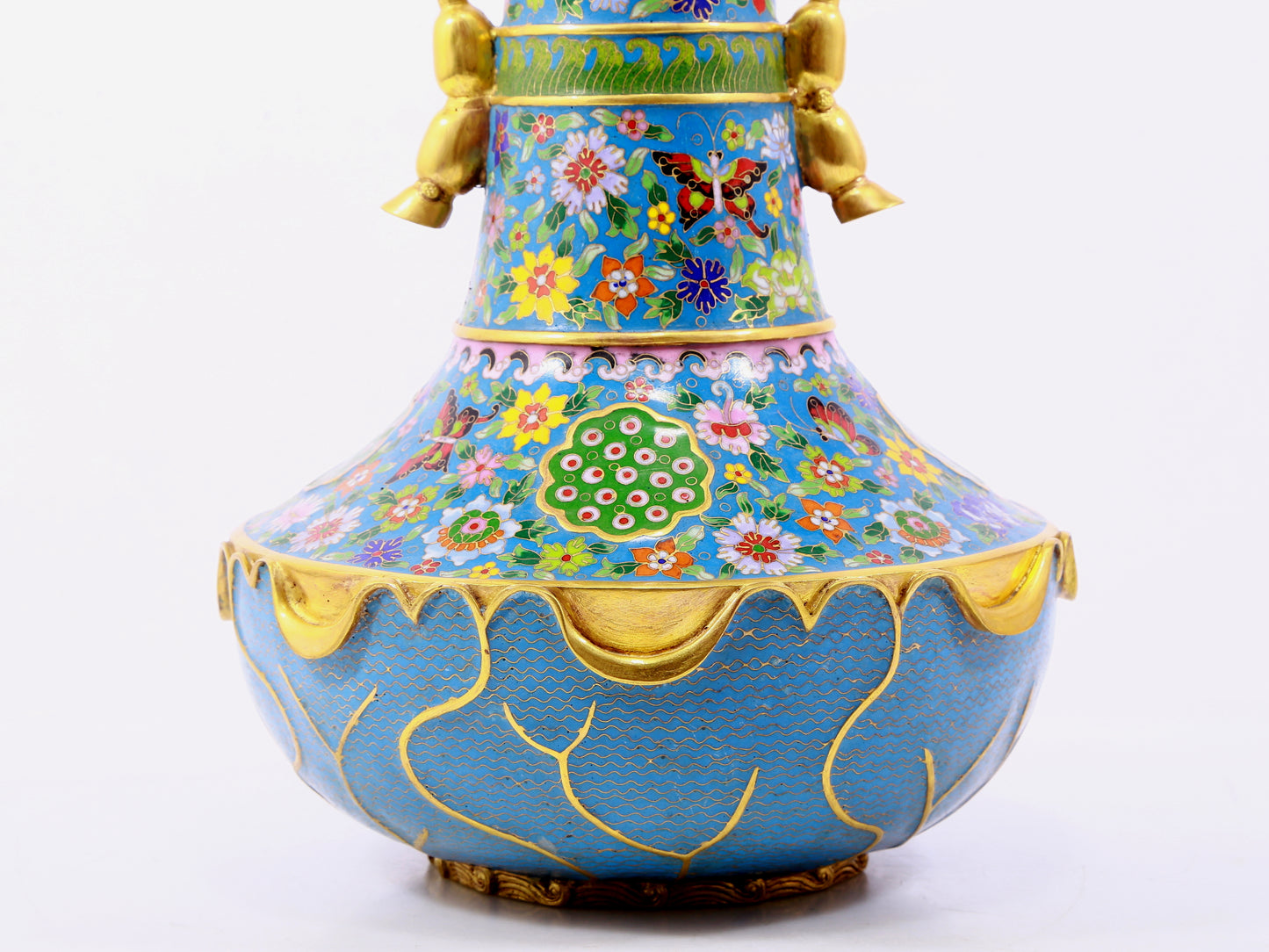 A pair of cloisonné butterfly and flower pattern amphora