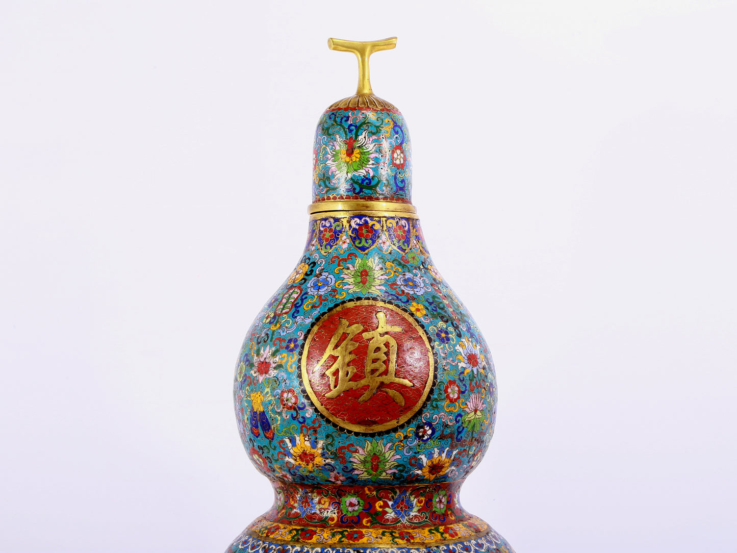 A cloisonné gourd-shaped vase with lotus pattern