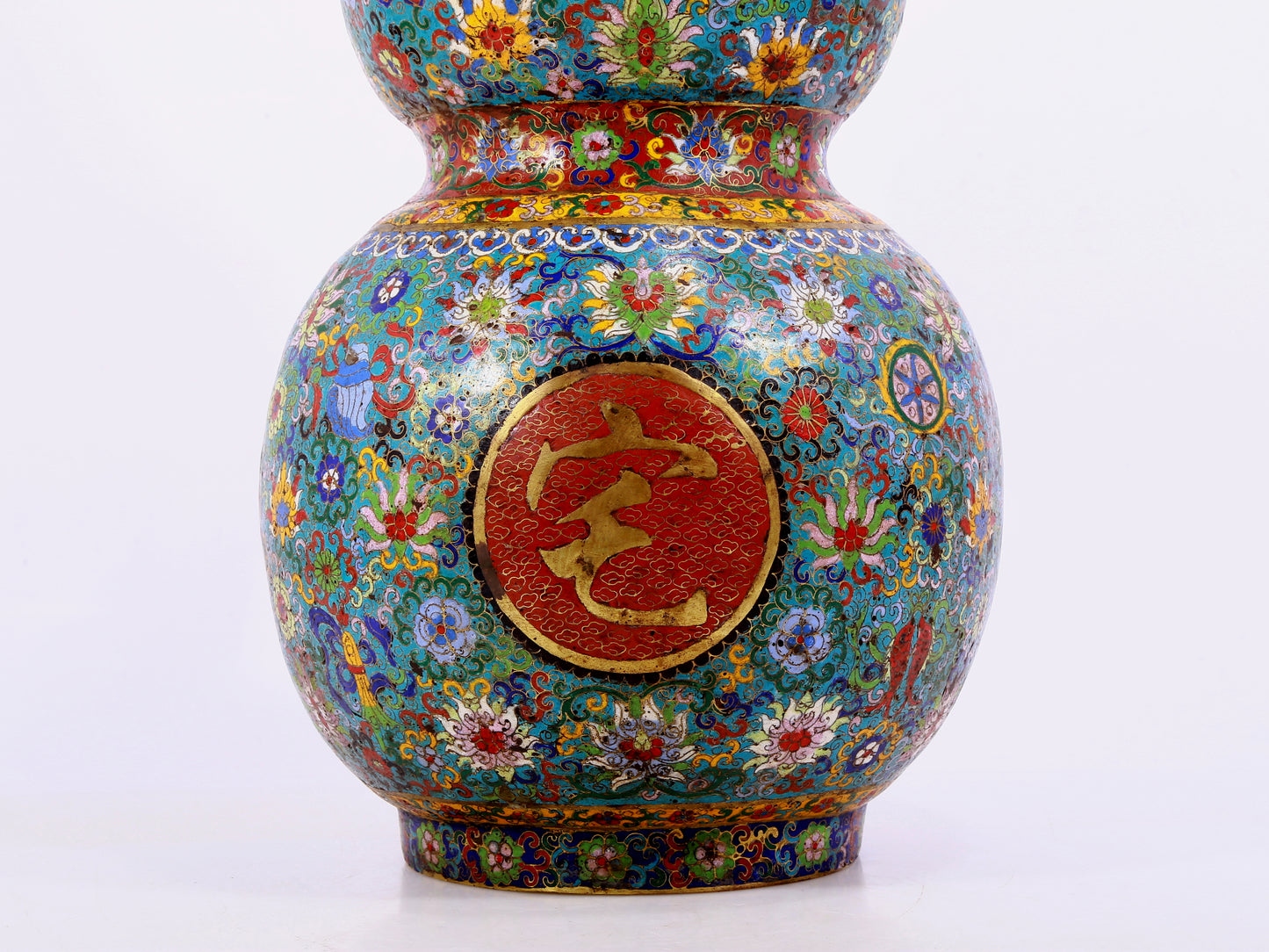 A cloisonné gourd-shaped vase with lotus pattern