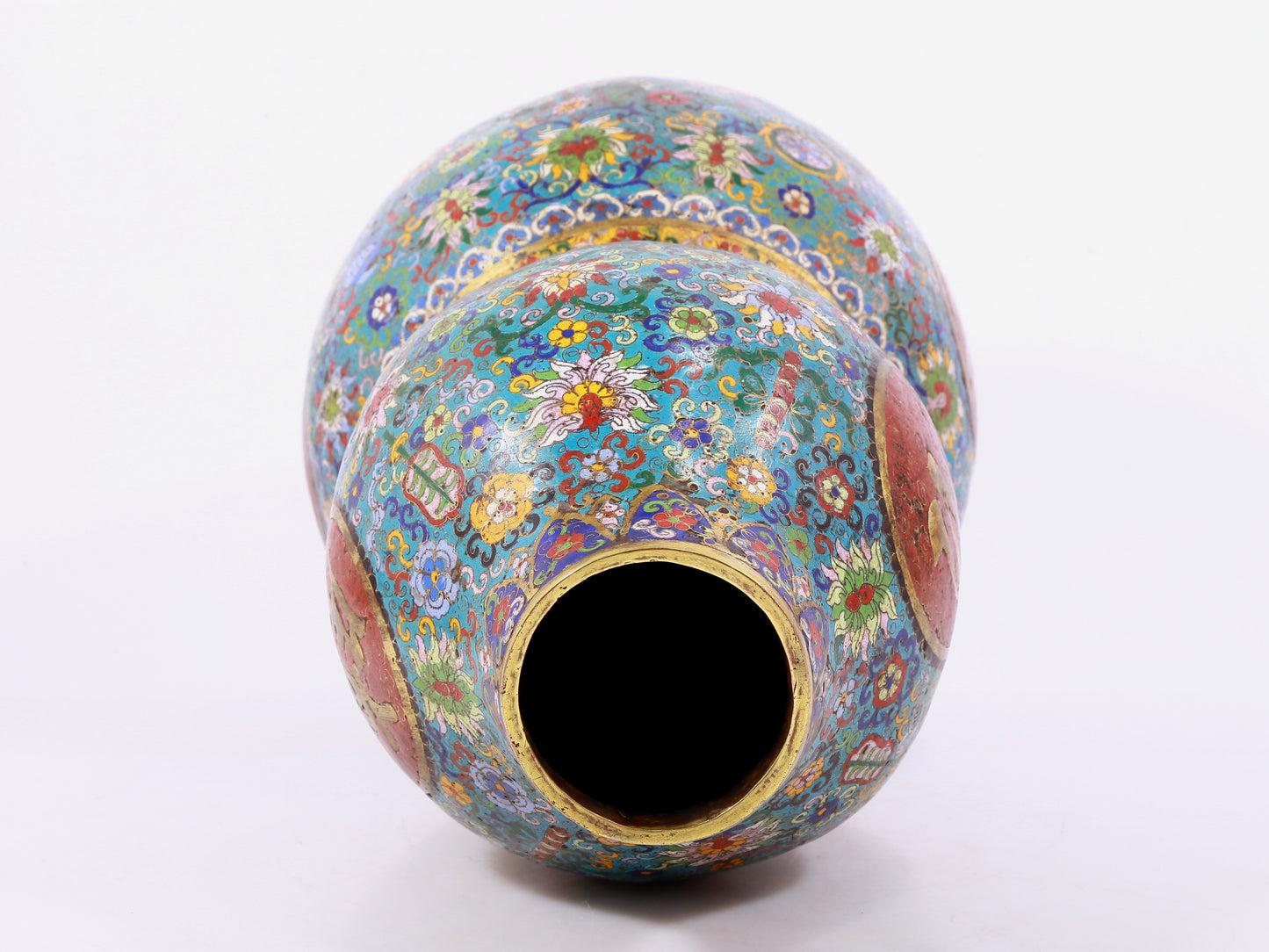 A cloisonné gourd-shaped vase with lotus pattern