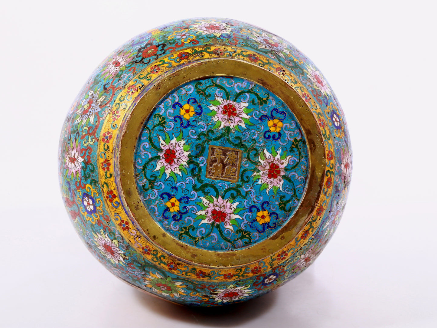 A cloisonné gourd-shaped vase with lotus pattern