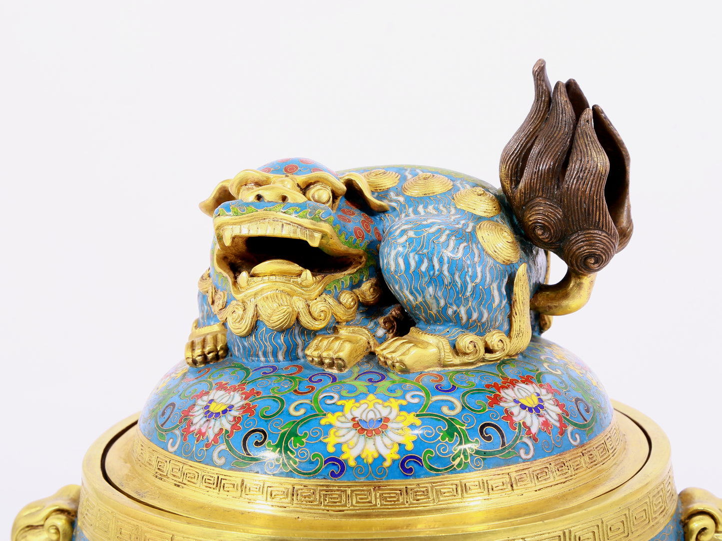 A cloisonné lion pattern amphora with lid